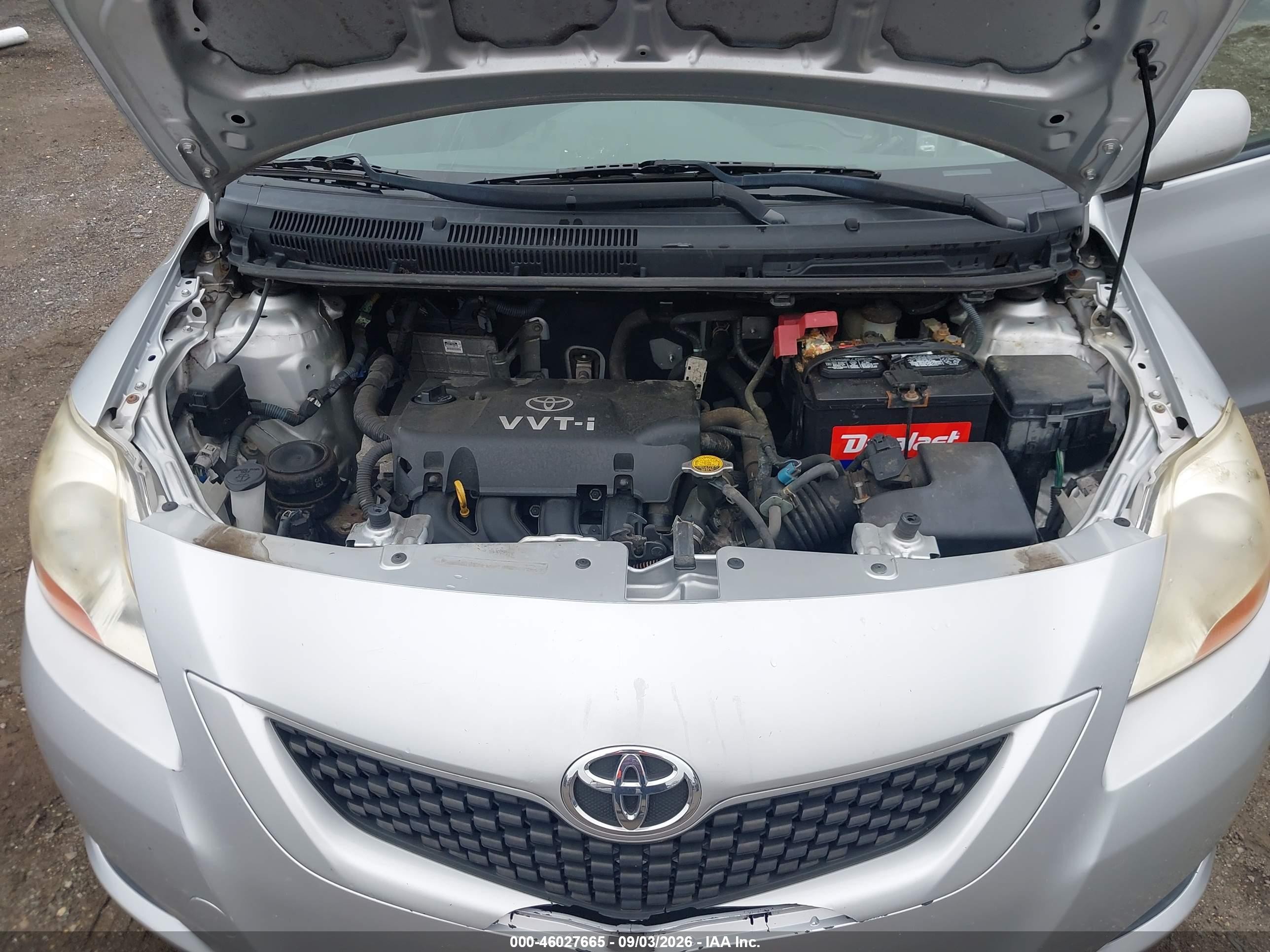 2009 Toyota Yaris   Серебряный vin: JTDBT903891335819