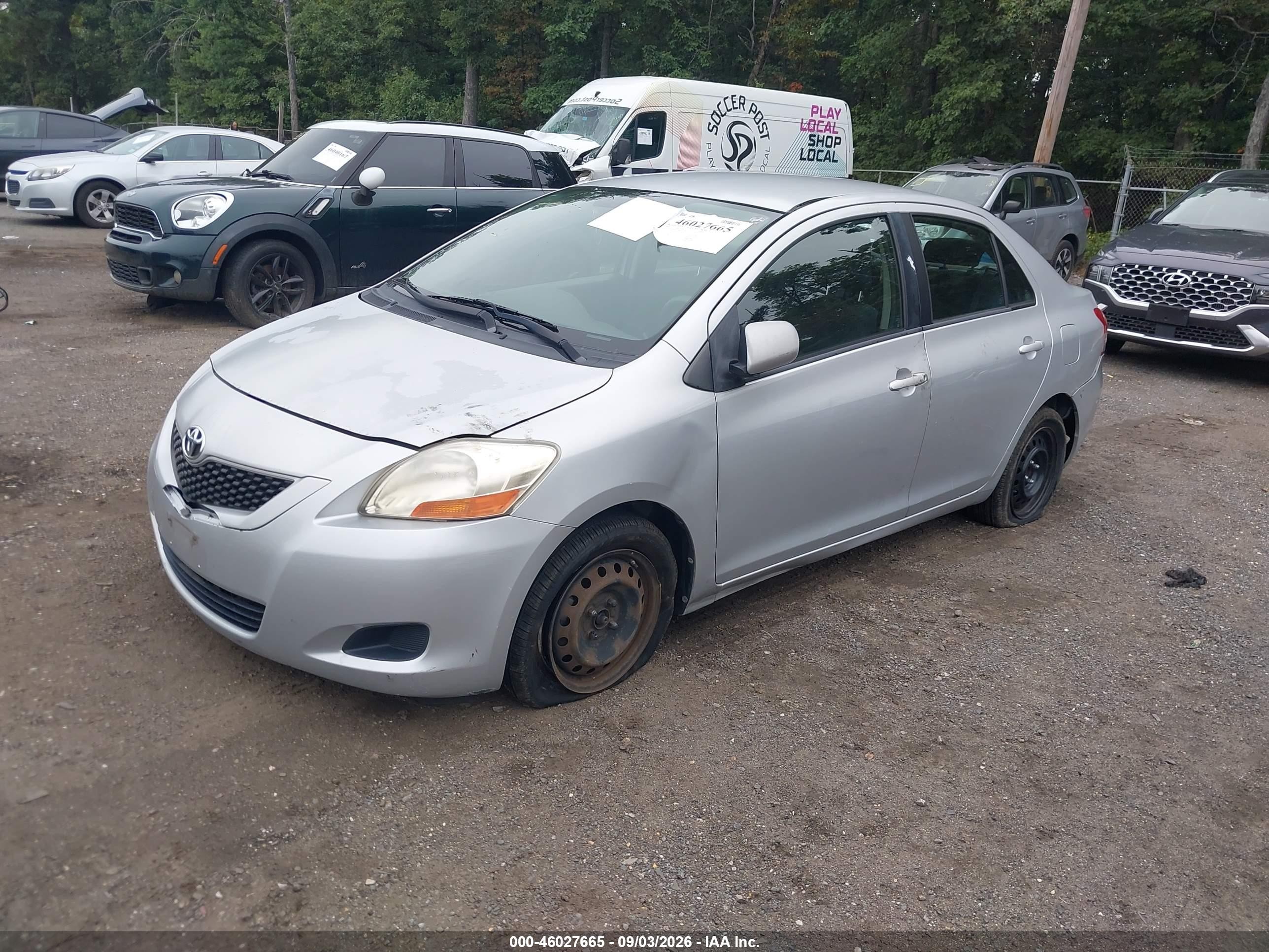 2009 Toyota Yaris   Серебряный vin: JTDBT903891335819