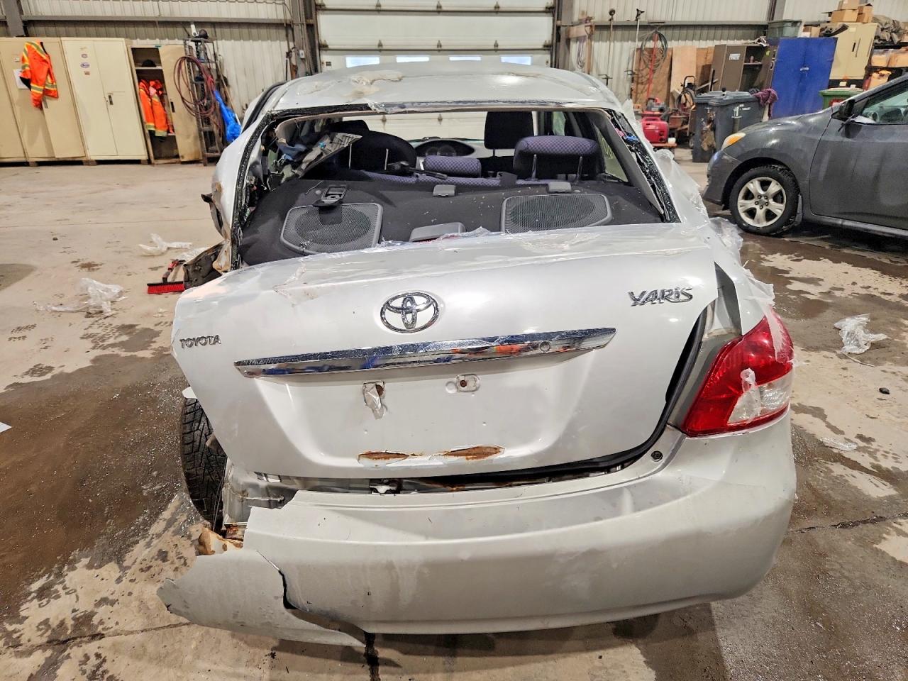 2008 Toyota Yaris Silver vin: JTDBT903981190160