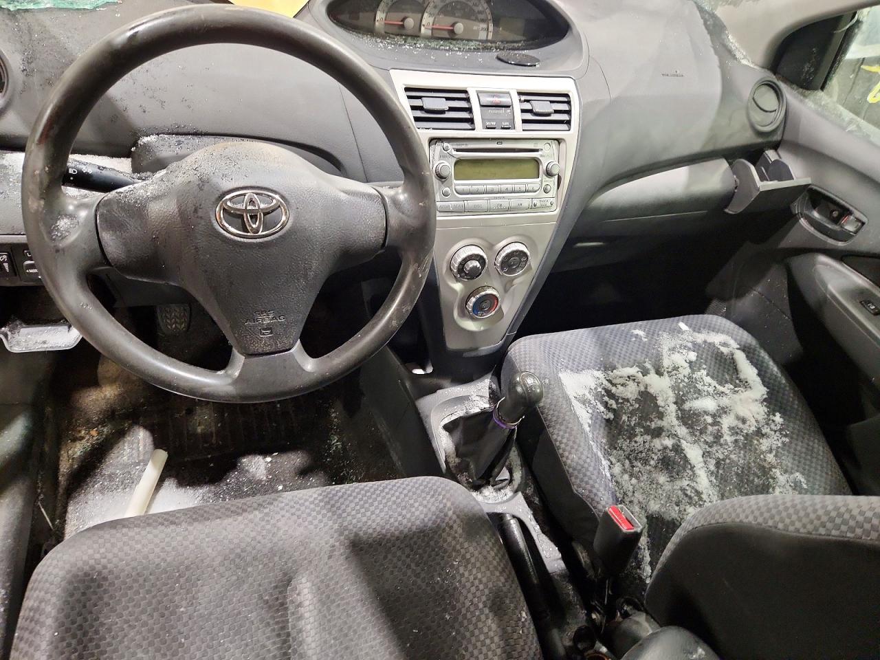 2008 Toyota Yaris Silver vin: JTDBT903981190160