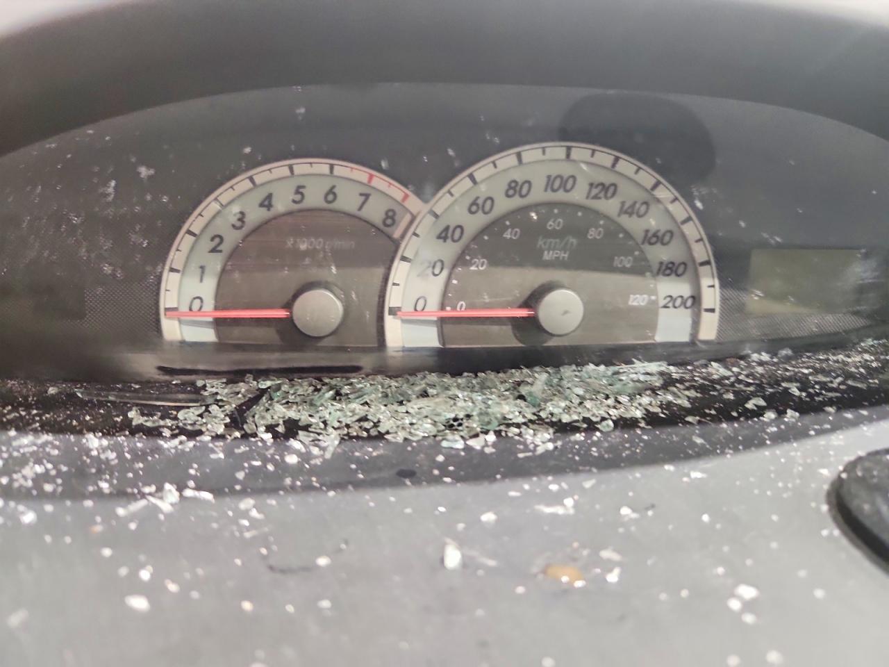 2008 Toyota Yaris Silver vin: JTDBT903981190160