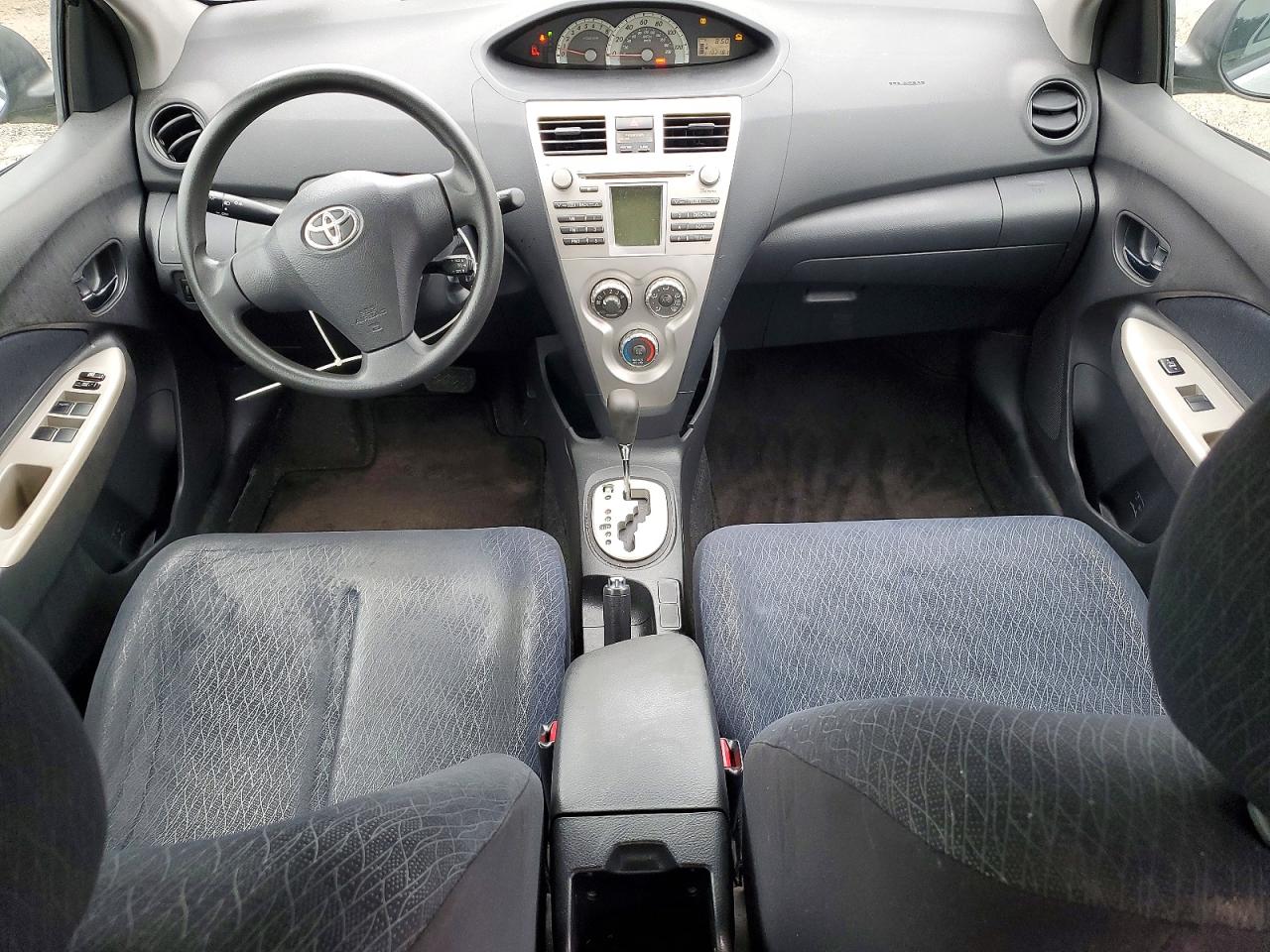 2008 Toyota Yaris Base Silver vin: JTDBT903981292381