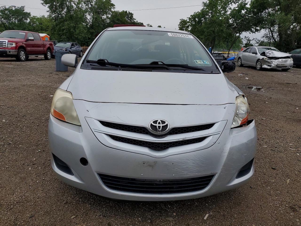 2008 Toyota Yaris Base Silver vin: JTDBT903981292381
