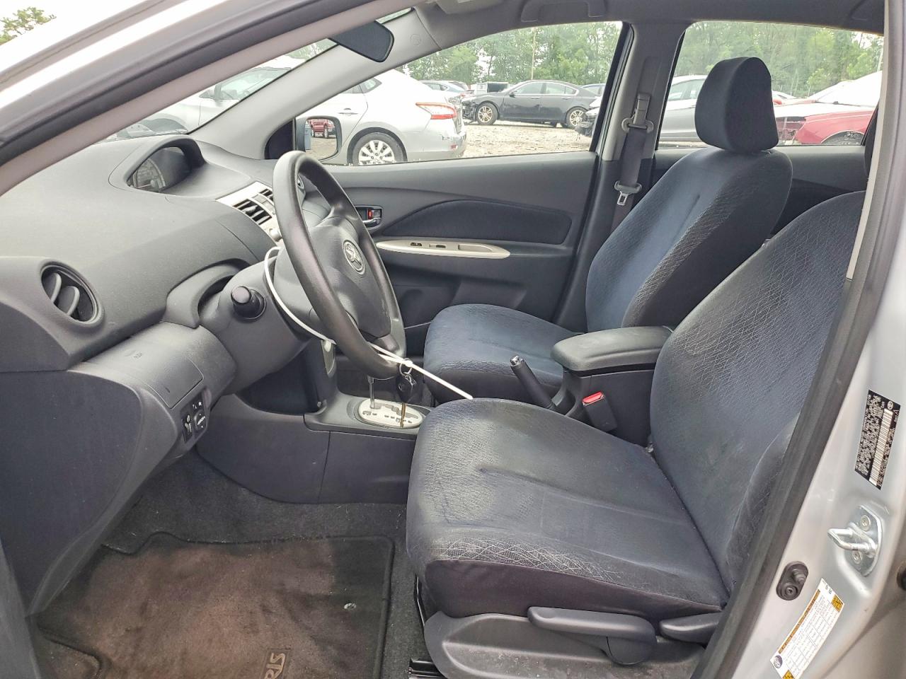 2008 Toyota Yaris Base Silver vin: JTDBT903981292381