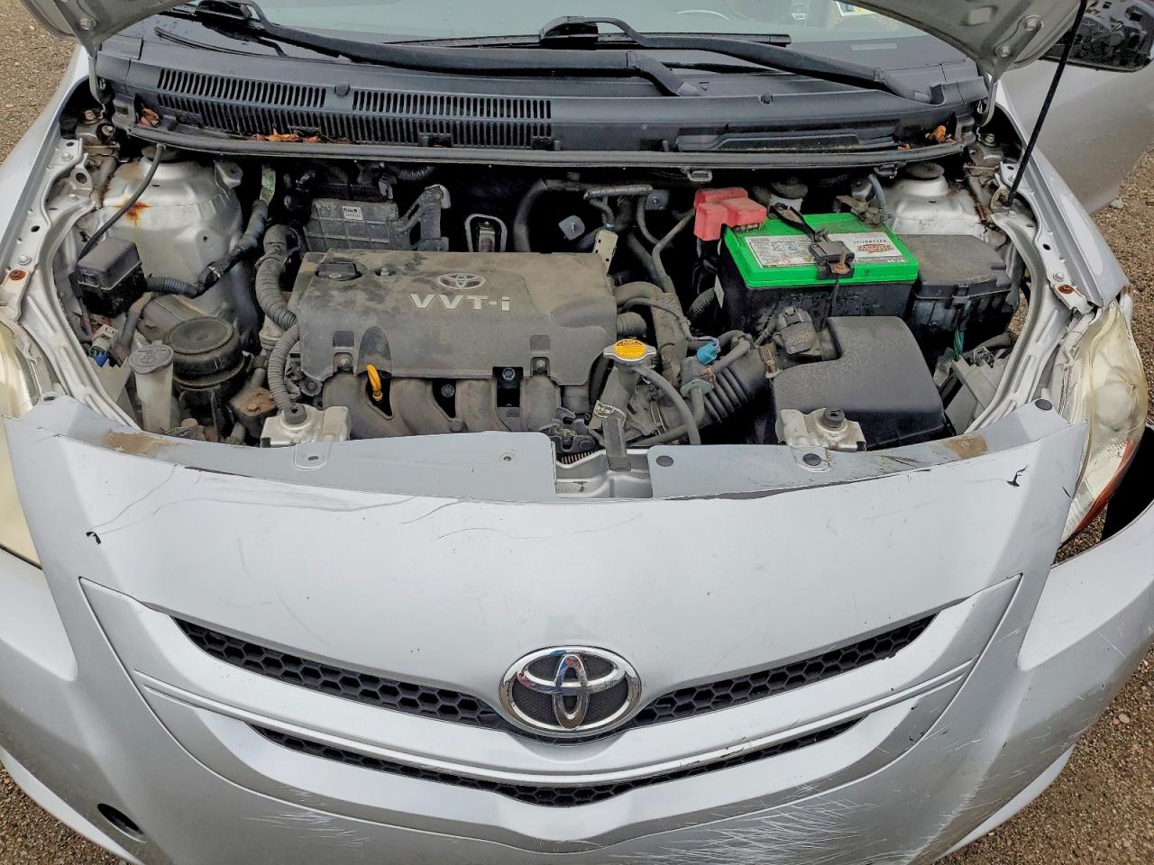 2008 Toyota Yaris Base Silver vin: JTDBT903981292381