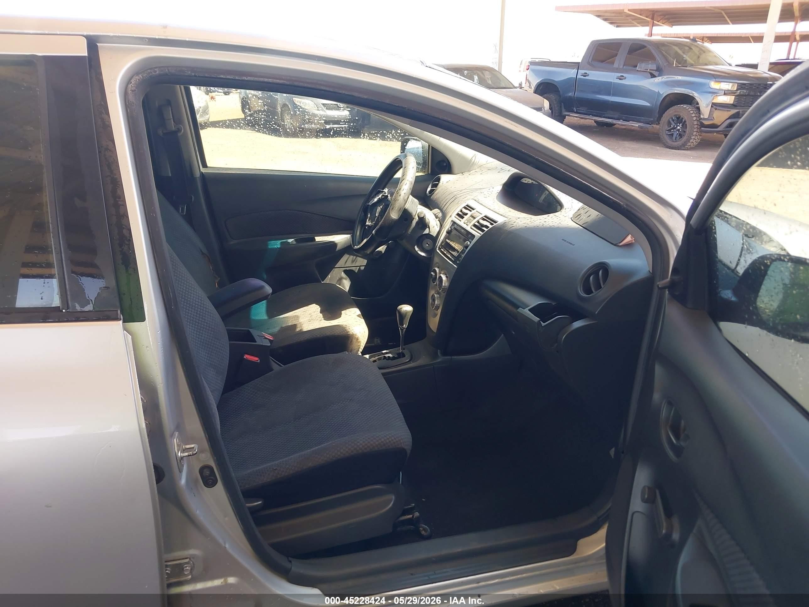 2007 Toyota Yaris   Gray vin: JTDBT923071023228