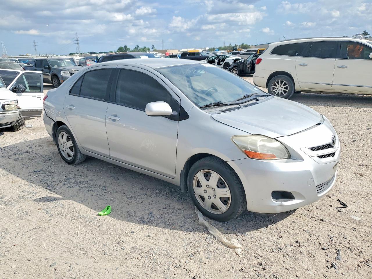 2007 Toyota Yaris Base Silver vin: JTDBT923071064961