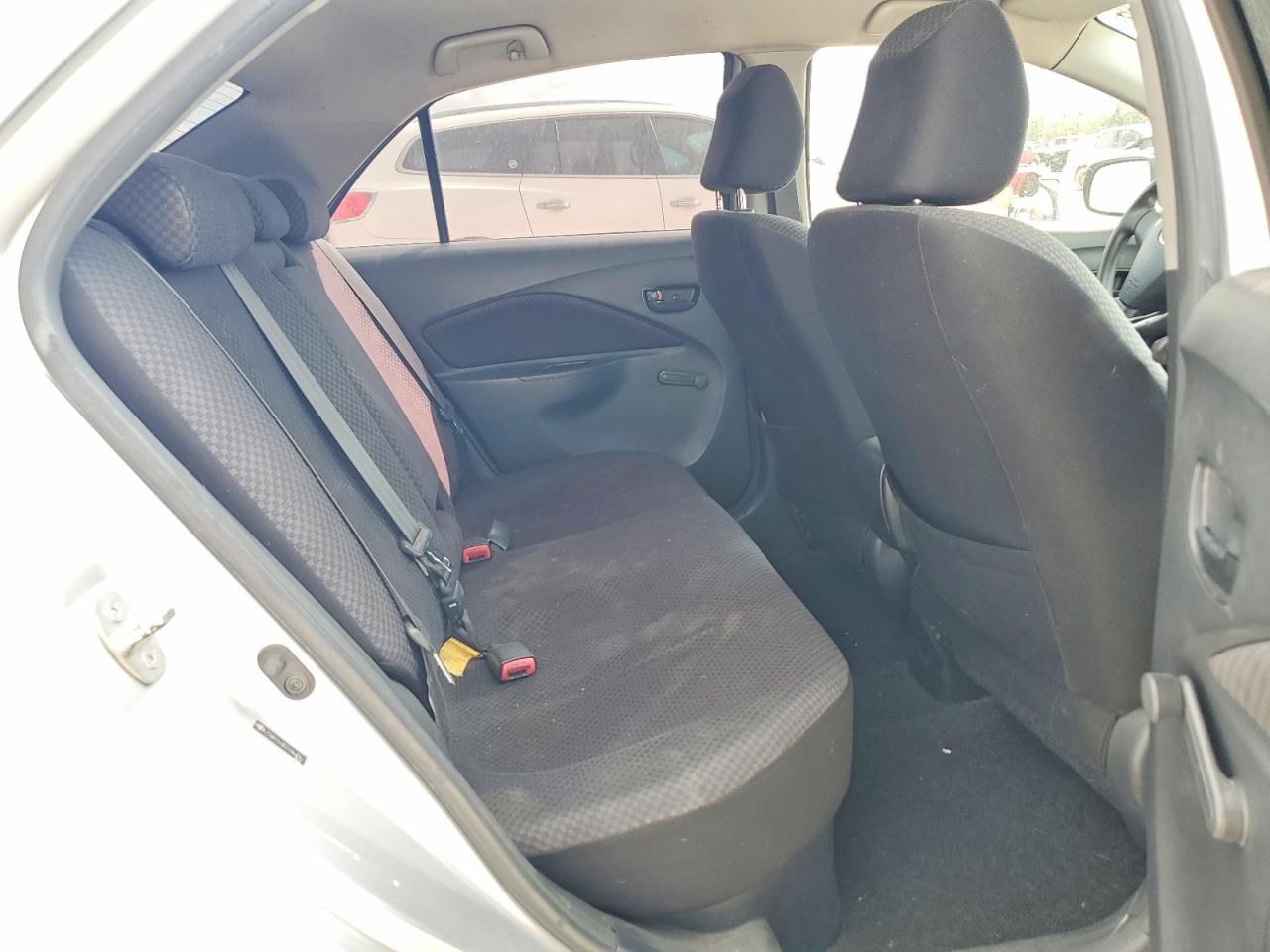 2007 Toyota Yaris Base Silver vin: JTDBT923071064961
