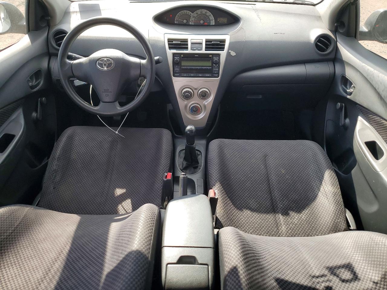 2007 Toyota Yaris Base Silver vin: JTDBT923071064961