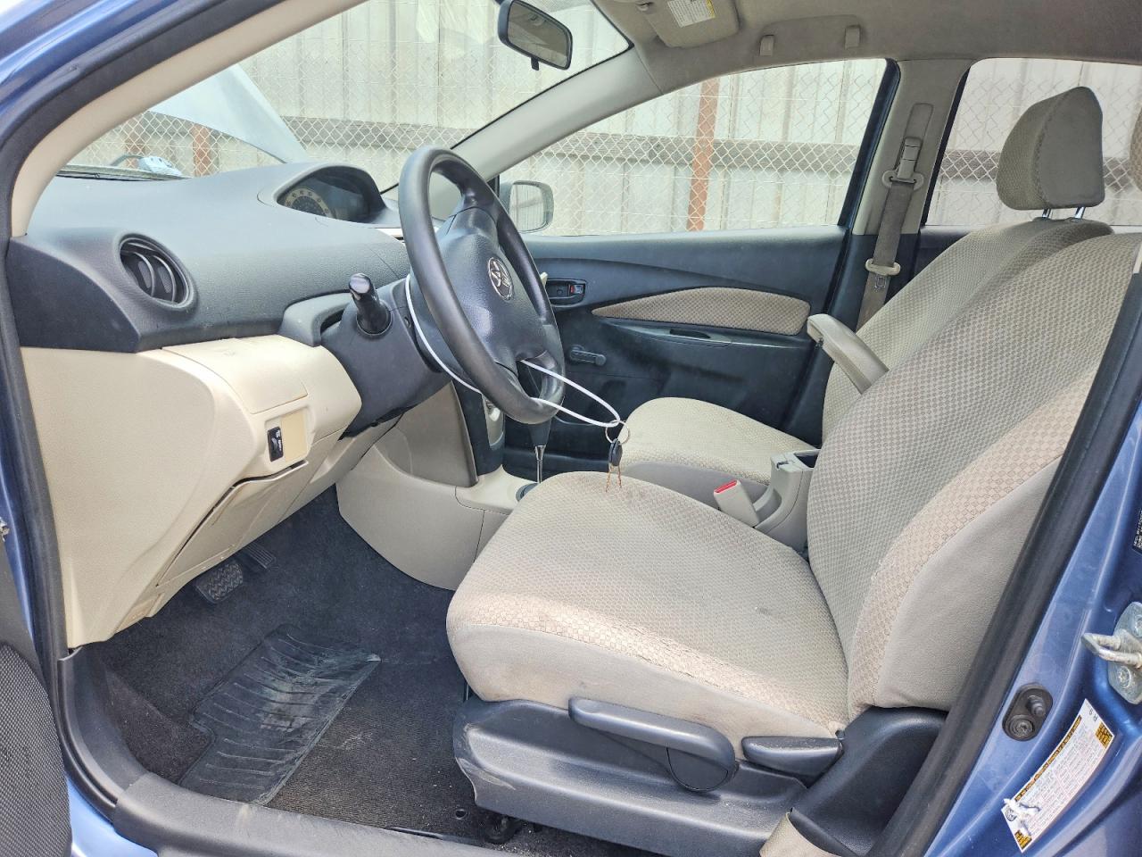 2007 Toyota Yaris Base Blue vin: JTDBT923071082425