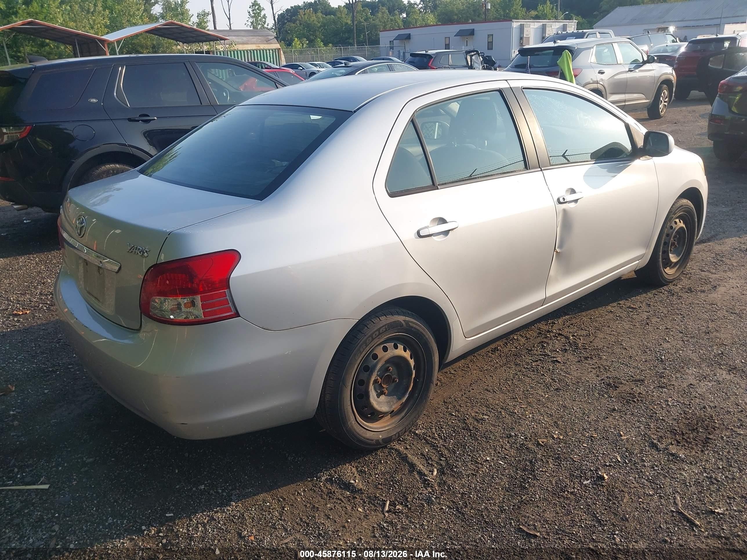 2007 Toyota Yaris   Silver vin: JTDBT923071114807