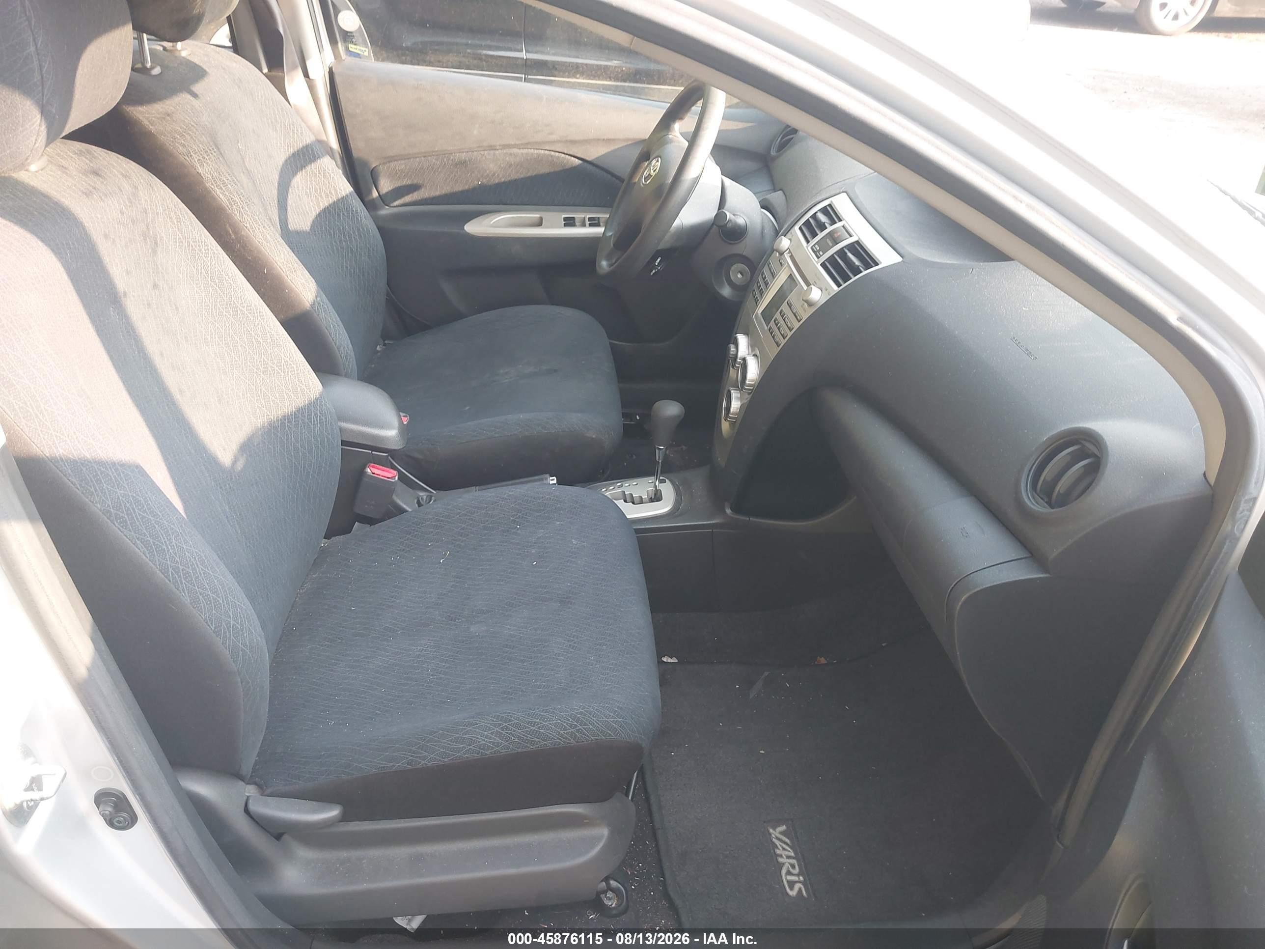 2007 Toyota Yaris   Silver vin: JTDBT923071114807