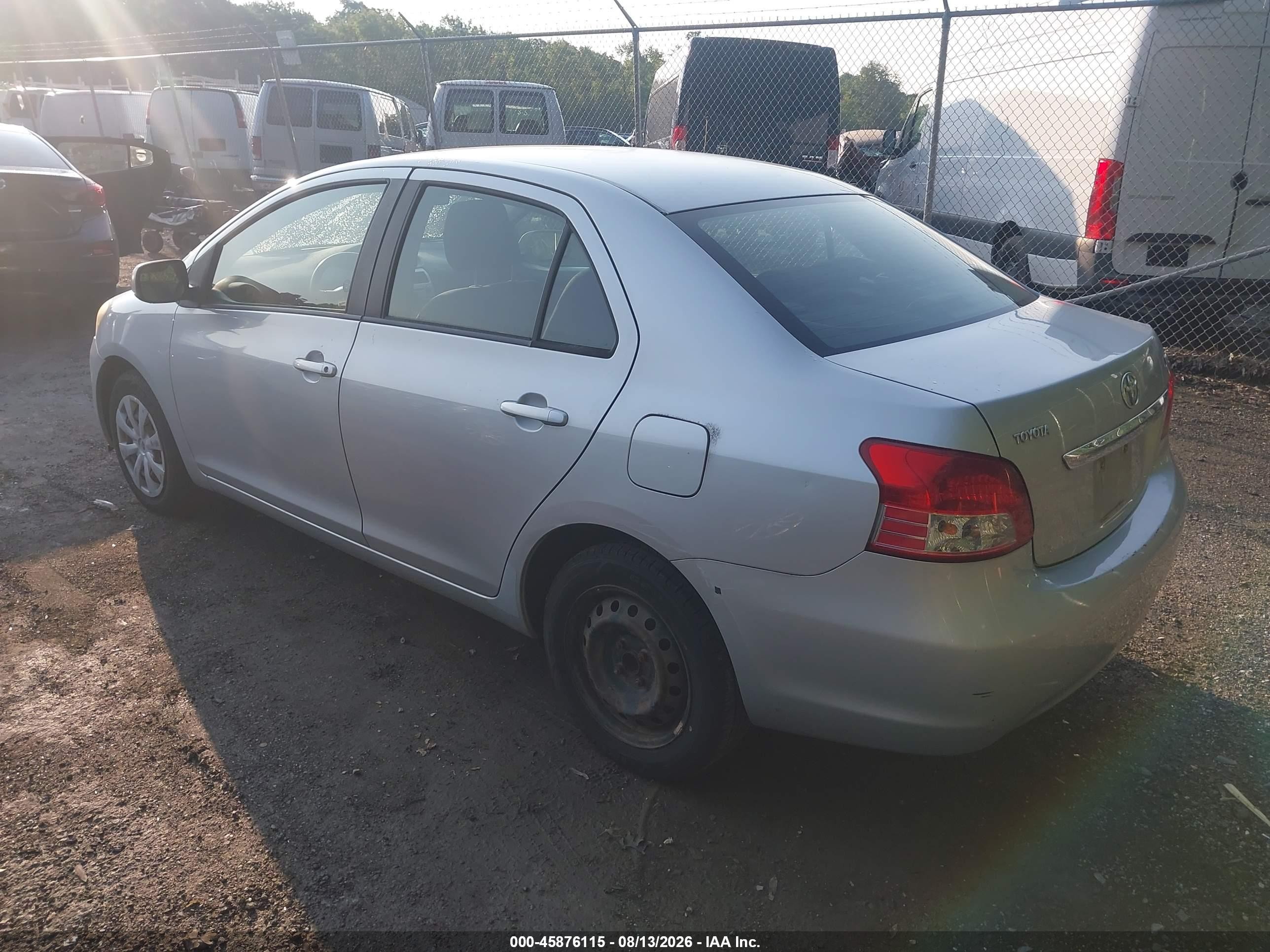2007 Toyota Yaris   Silver vin: JTDBT923071114807