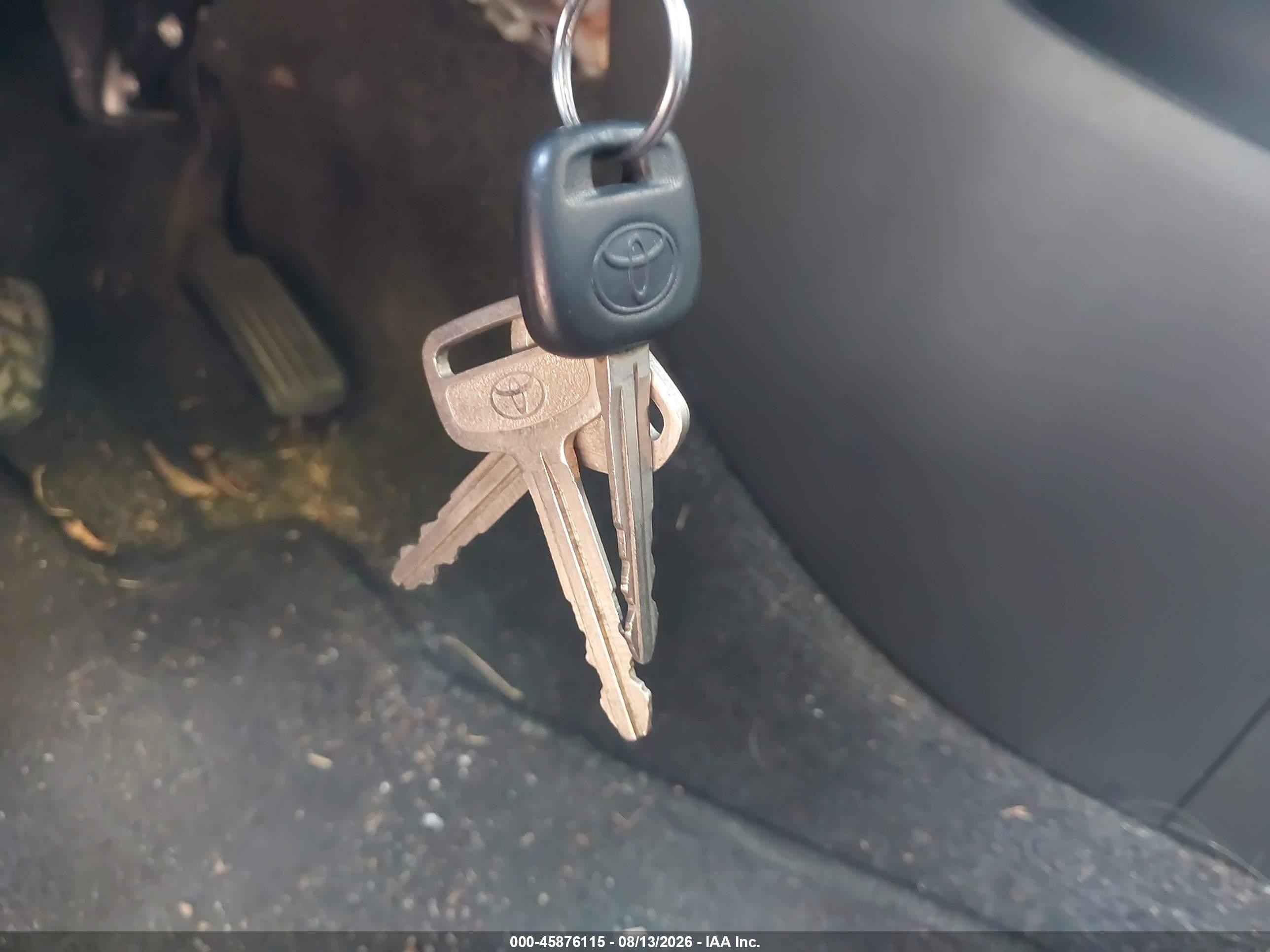 2007 Toyota Yaris   Silver vin: JTDBT923071114807