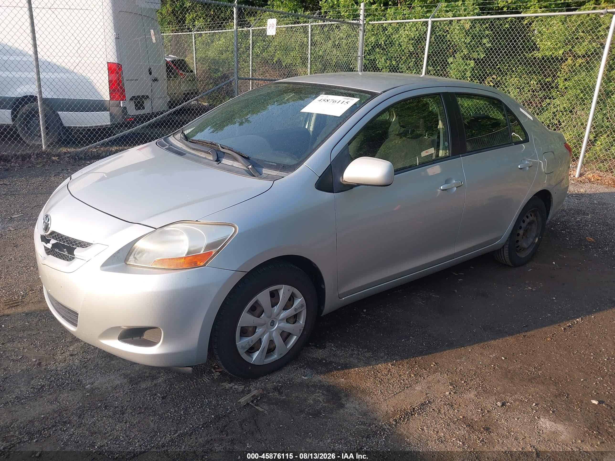 2007 Toyota Yaris   Silver vin: JTDBT923071114807
