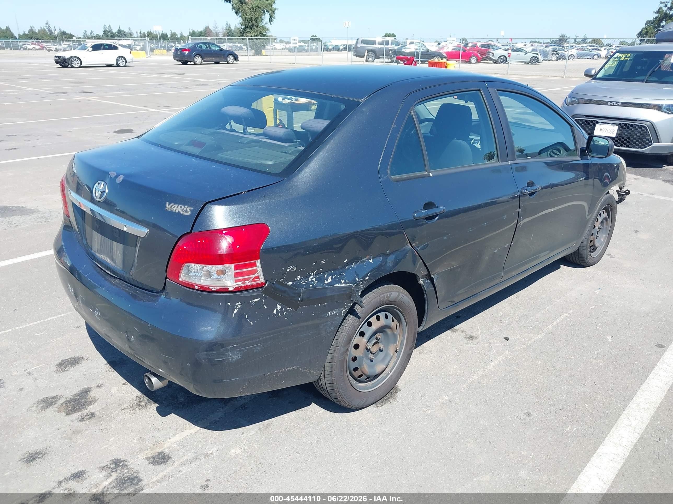 2007 Toyota Yaris   Gray vin: JTDBT923071120526