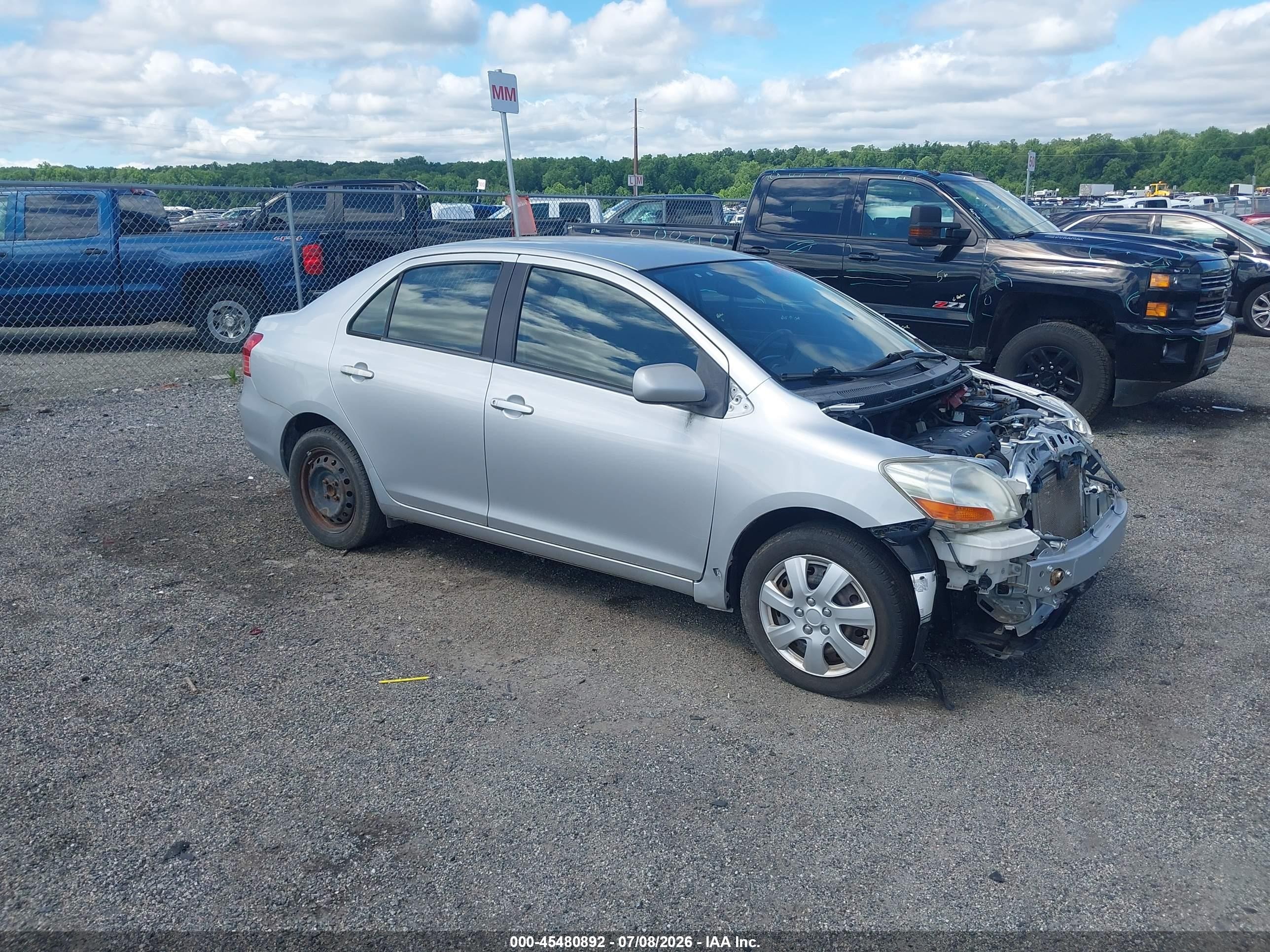 2008 Toyota Yaris   Серебряный vin: JTDBT923081196975