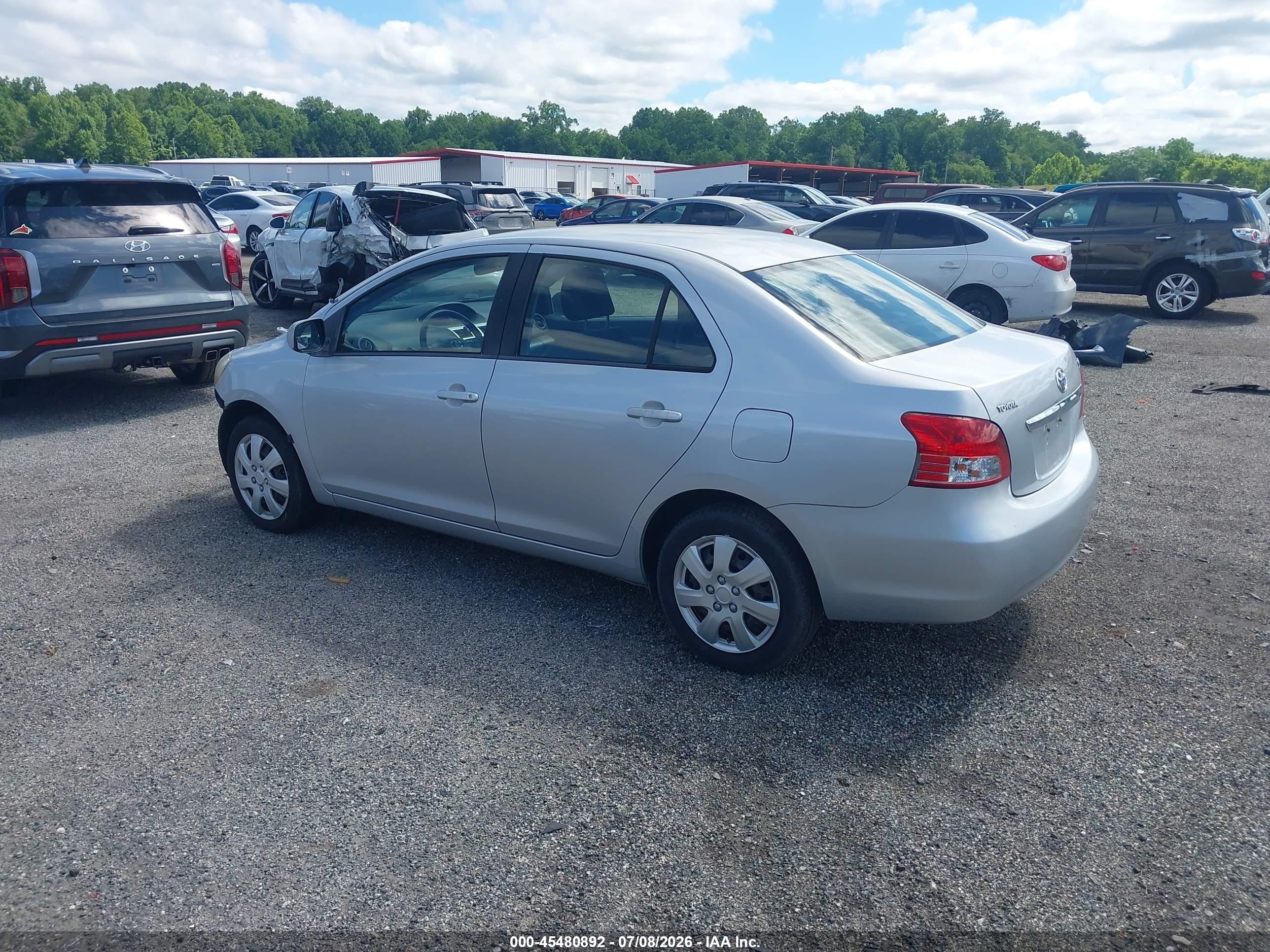 2008 Toyota Yaris   Серебряный vin: JTDBT923081196975