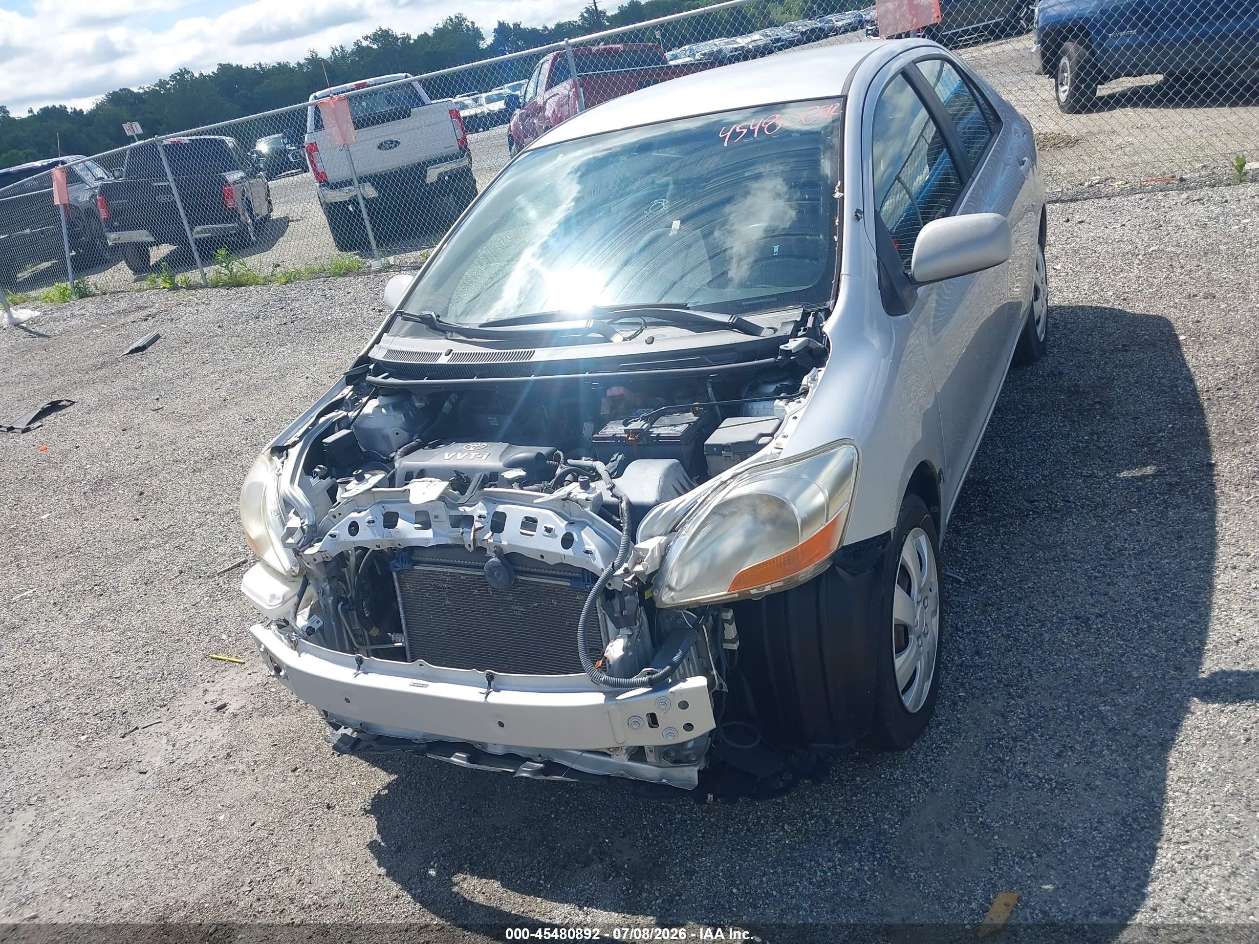 2008 Toyota Yaris   Серебряный vin: JTDBT923081196975