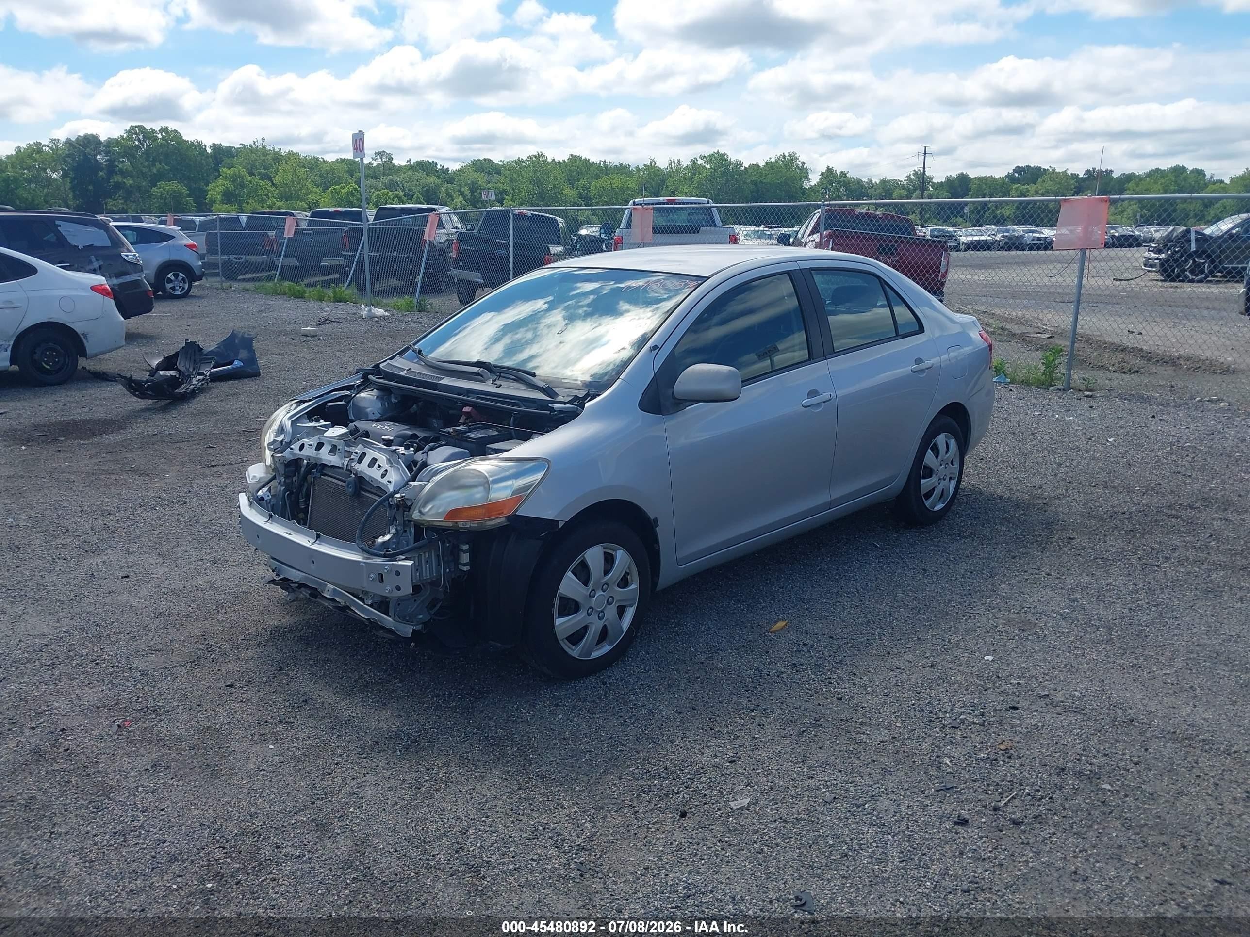 2008 Toyota Yaris   Серебряный vin: JTDBT923081196975