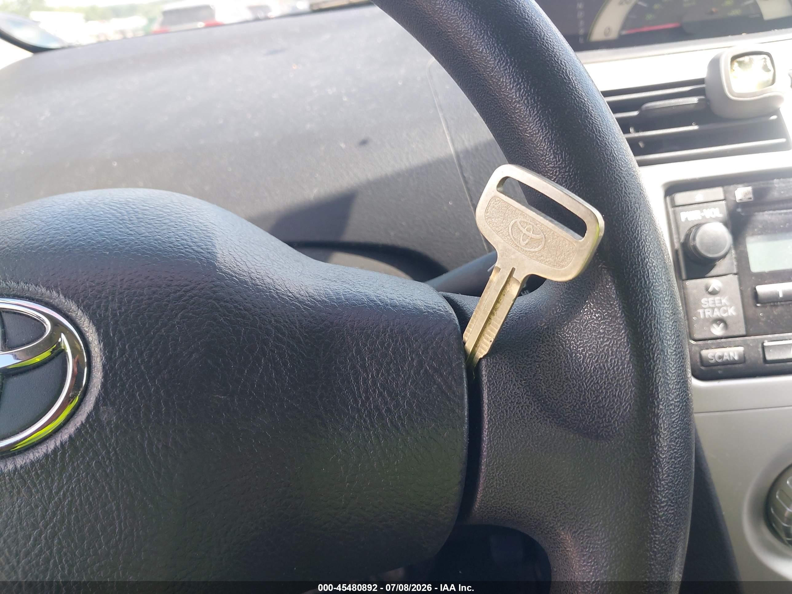 2008 Toyota Yaris   Серебряный vin: JTDBT923081196975