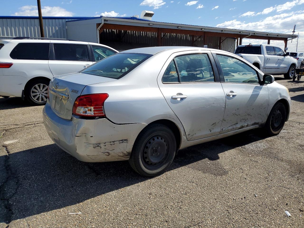 2008 Toyota Yaris Base Silver vin: JTDBT923081211345