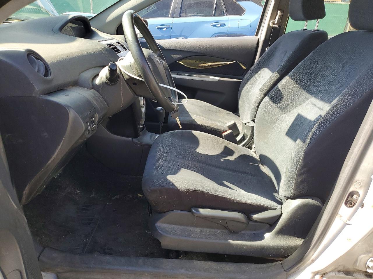 2008 Toyota Yaris Base Silver vin: JTDBT923081211345