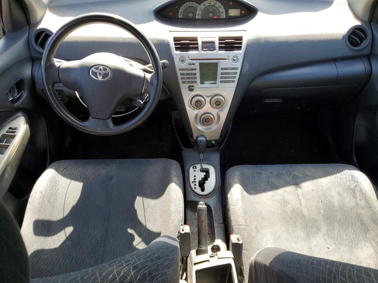 2008 Toyota Yaris Base Silver vin: JTDBT923081211345