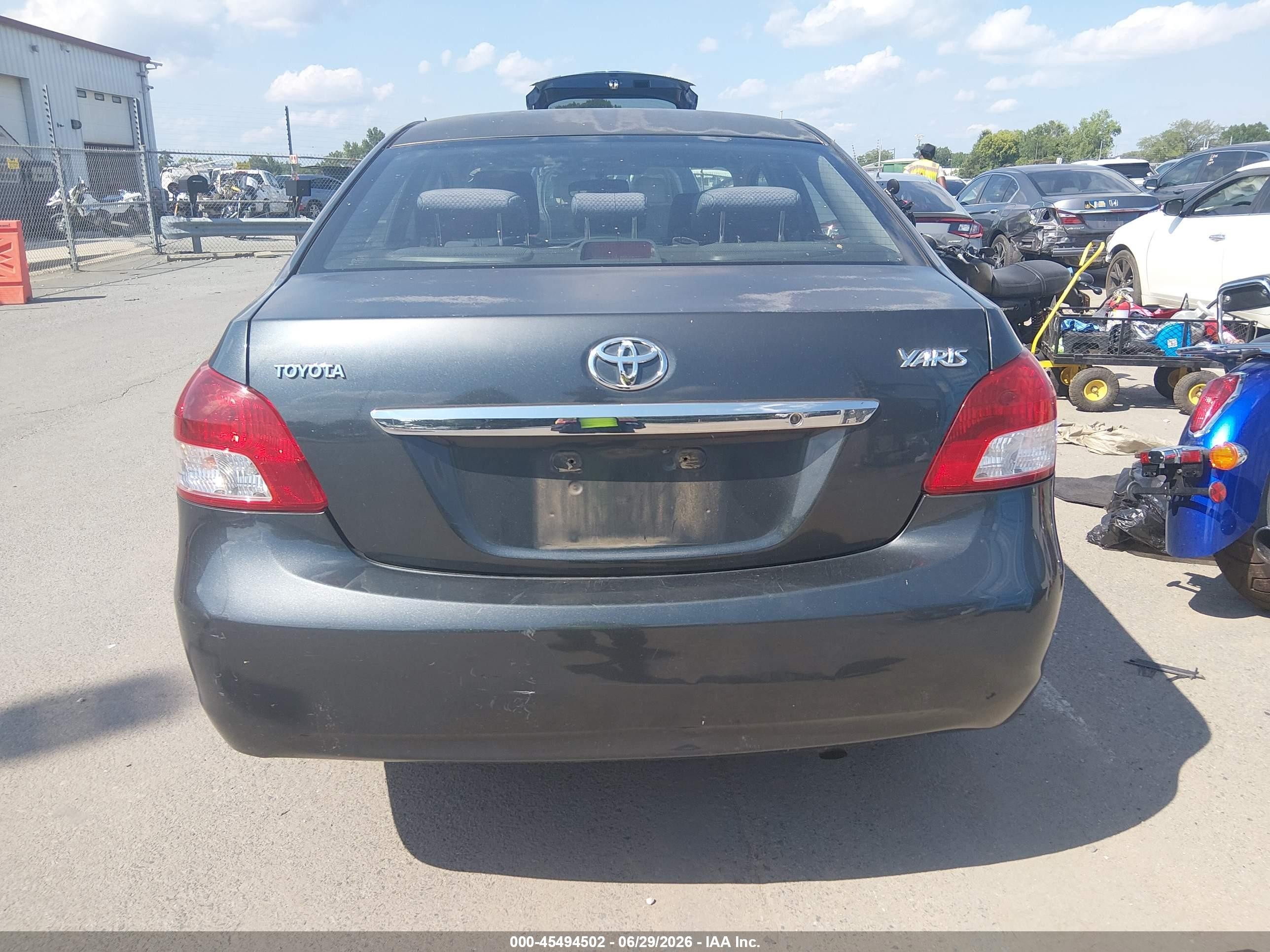 2008 Toyota Yaris Black vin: JTDBT923081230526