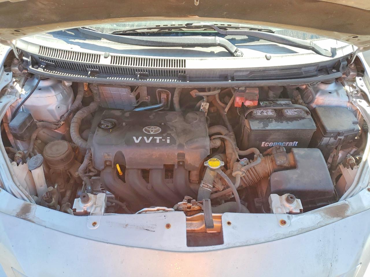 2008 Toyota Yaris Base Silver vin: JTDBT923081232583