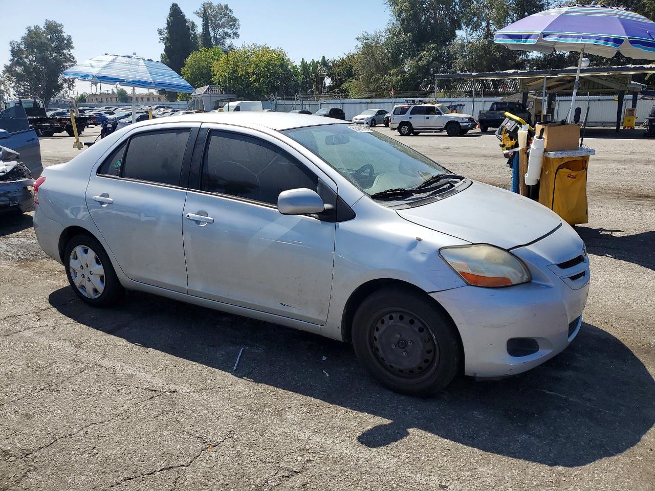 2008 Toyota Yaris Base Silver vin: JTDBT923081232583