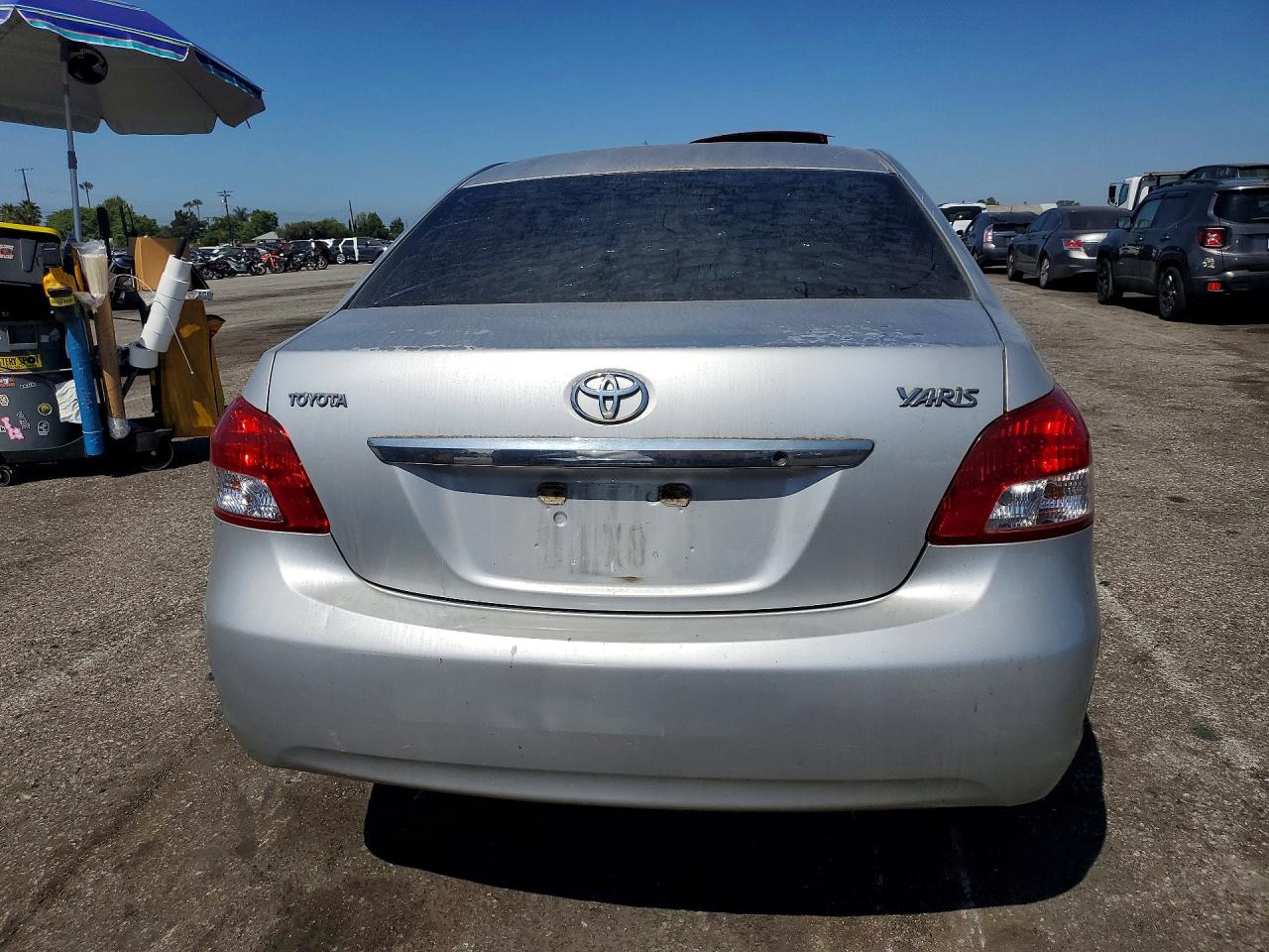 2008 Toyota Yaris Base Silver vin: JTDBT923081232583