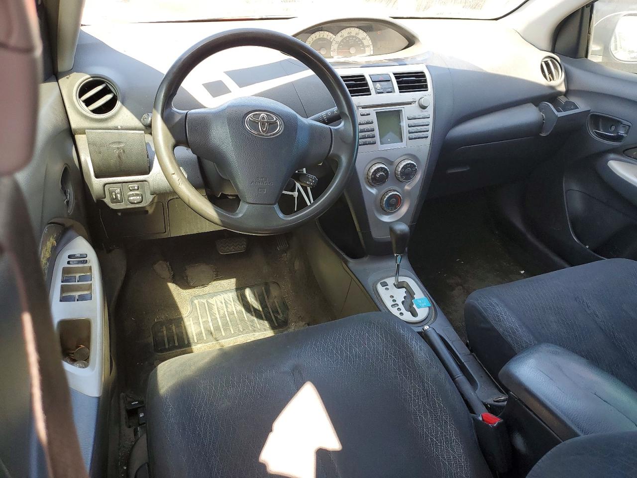 2008 Toyota Yaris Base Silver vin: JTDBT923081232583