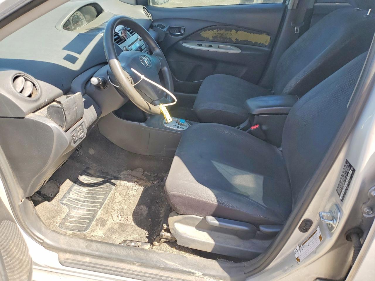 2008 Toyota Yaris Base Silver vin: JTDBT923081232583