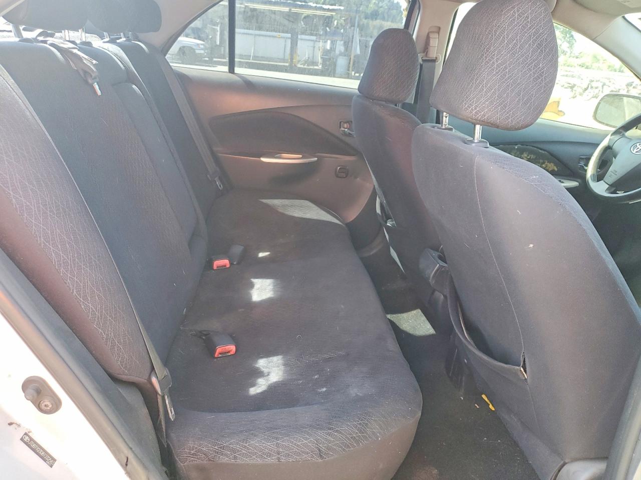 2008 Toyota Yaris Base Silver vin: JTDBT923081232583
