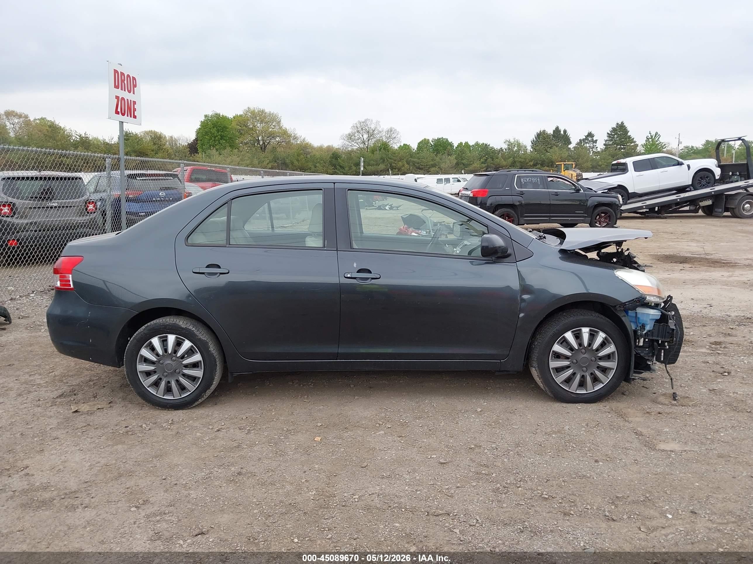 2008 Toyota Yaris   Gray vin: JTDBT923081260819