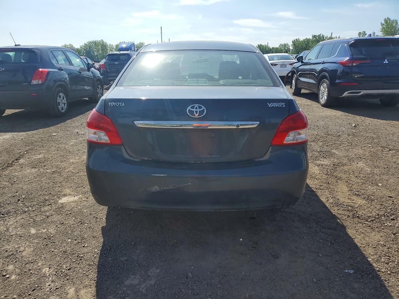 2008 Toyota Yaris Base Charcoal vin: JTDBT923081288457