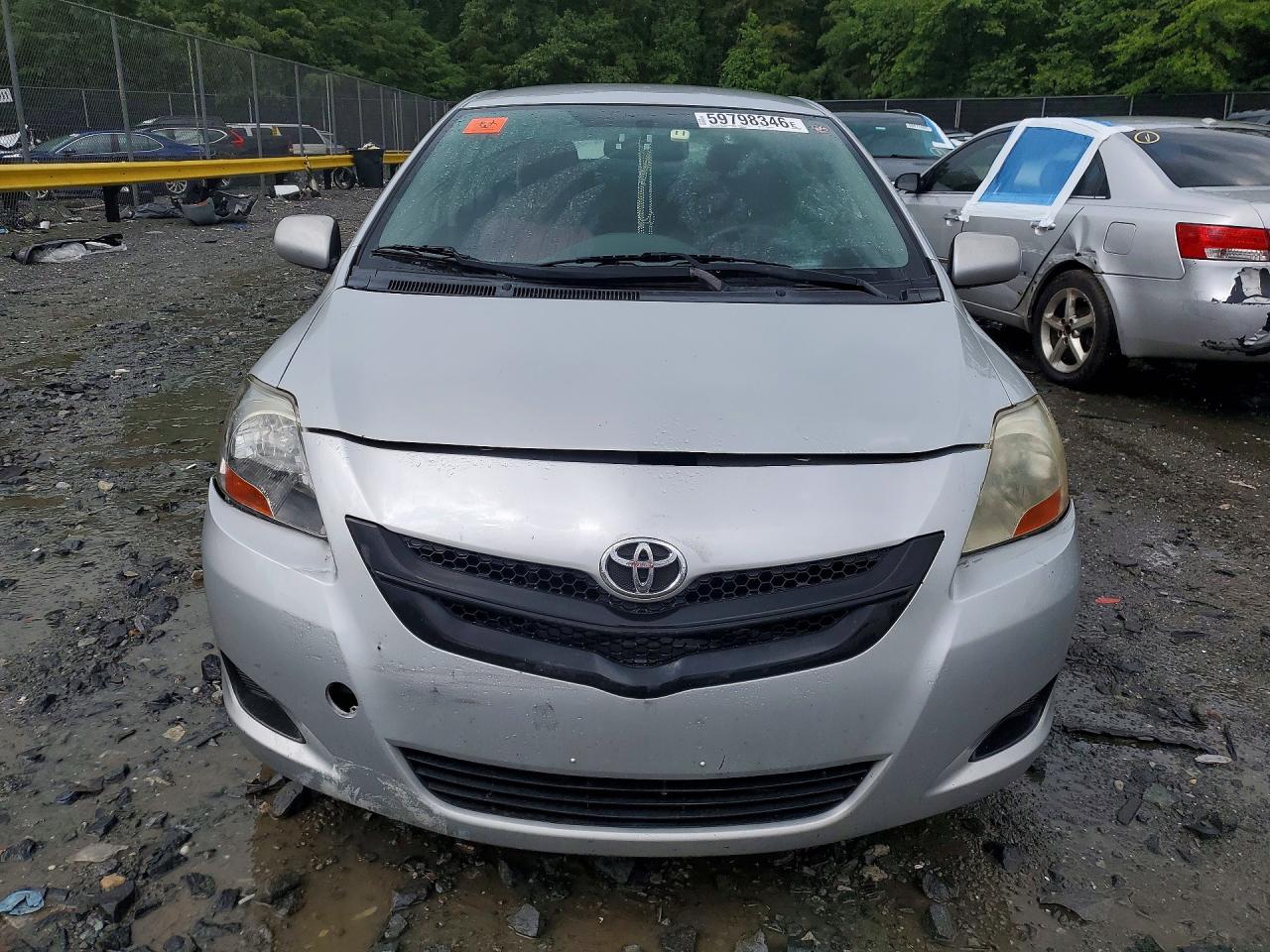 2008 Toyota Yaris Silver vin: JTDBT923084026033