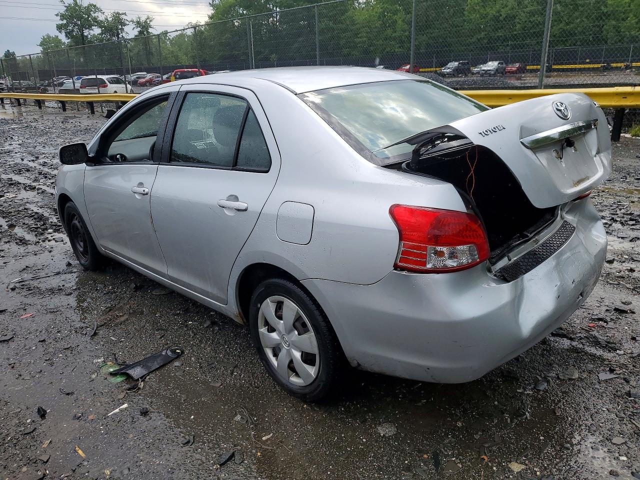 2008 Toyota Yaris Silver vin: JTDBT923084026033