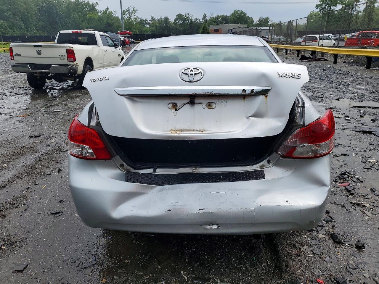 2008 Toyota Yaris Silver vin: JTDBT923084026033