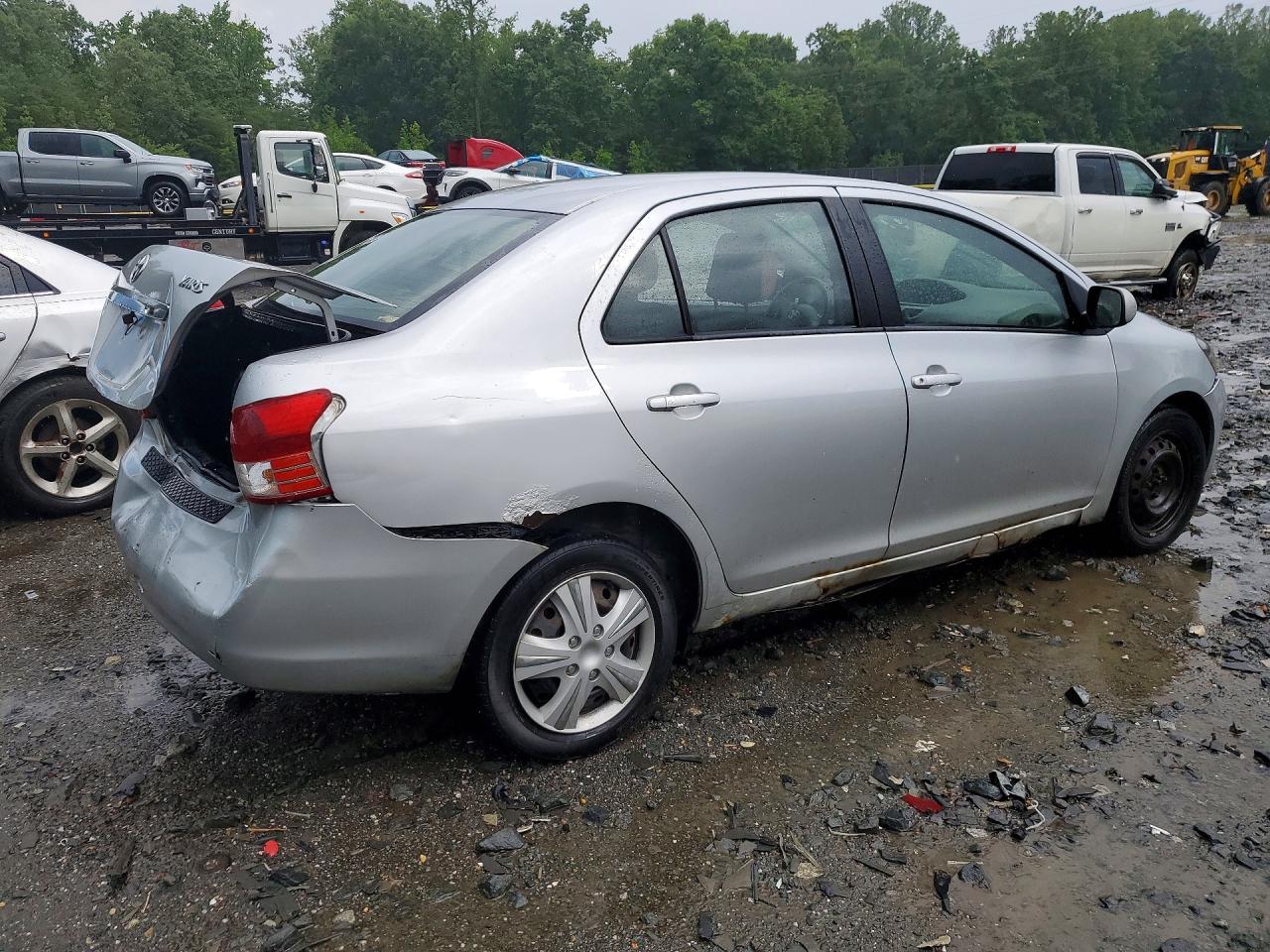 2008 Toyota Yaris Silver vin: JTDBT923084026033