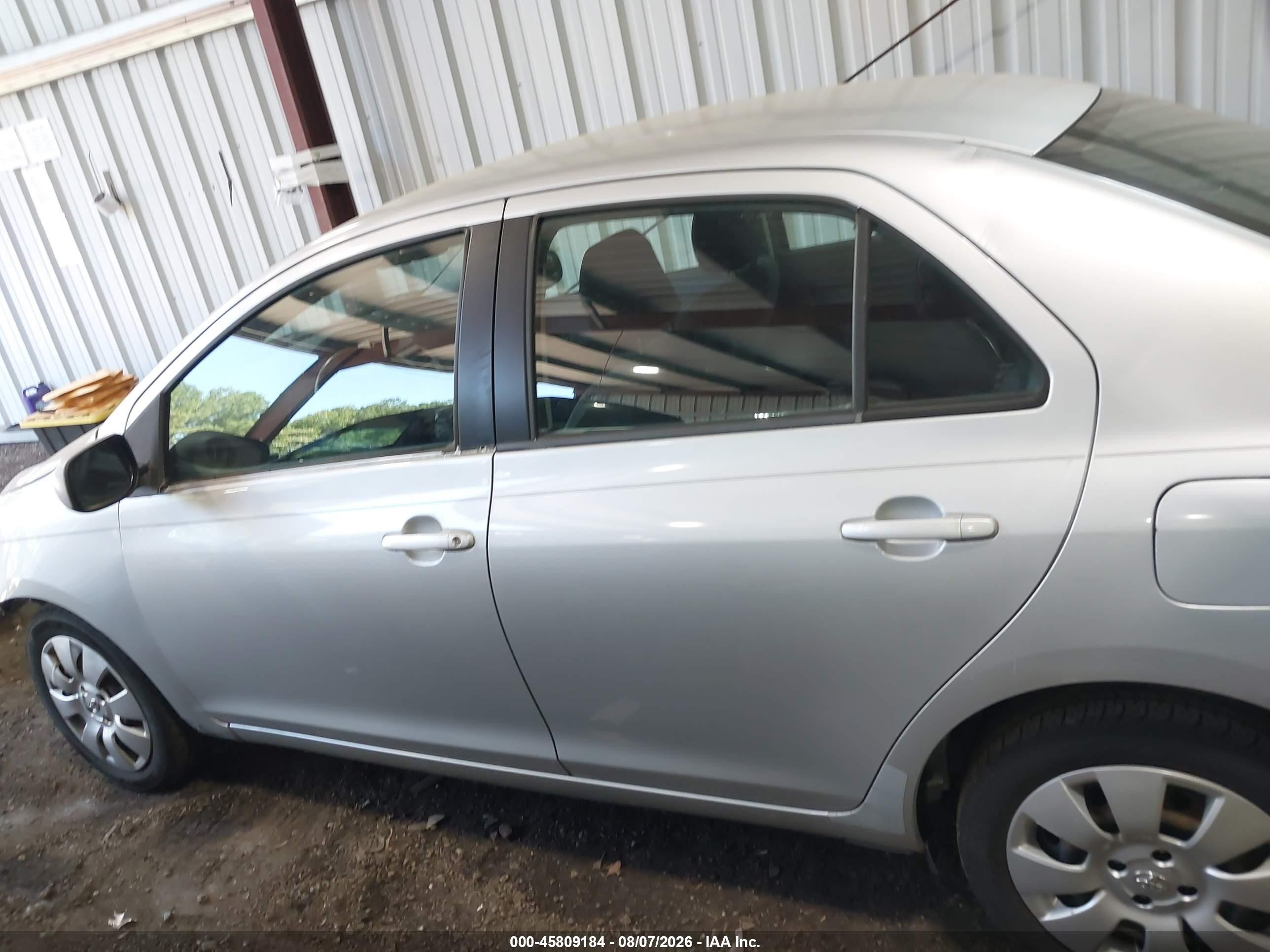 2008 Toyota Yaris   Gray vin: JTDBT923084037484