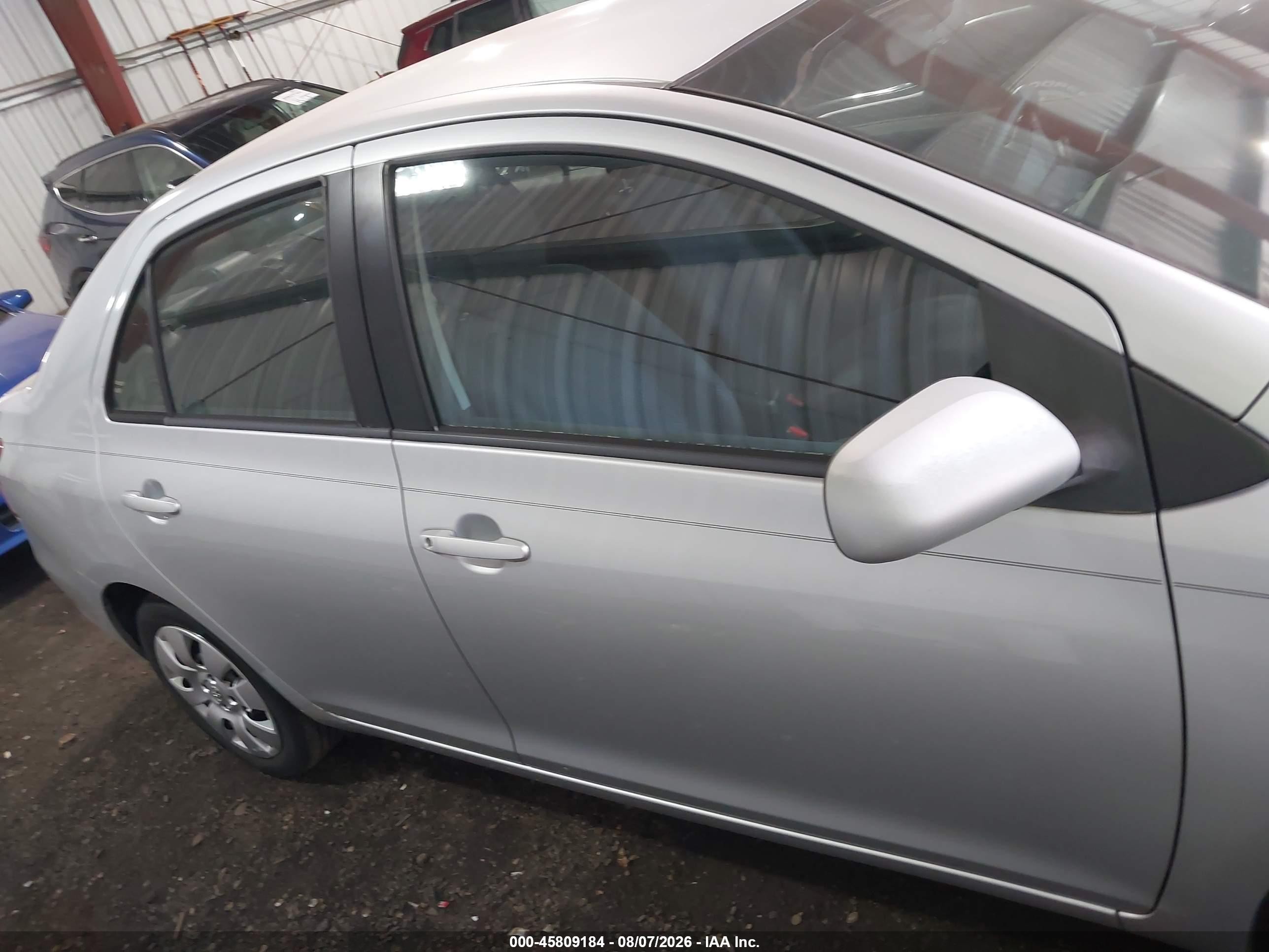 2008 Toyota Yaris   Gray vin: JTDBT923084037484