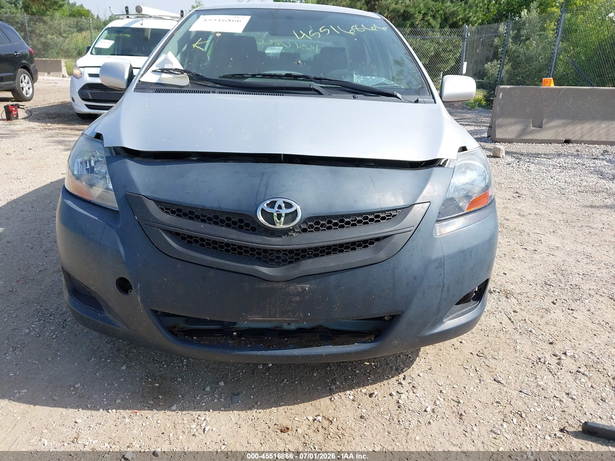 2008 Toyota Yaris   Silver vin: JTDBT923084040417