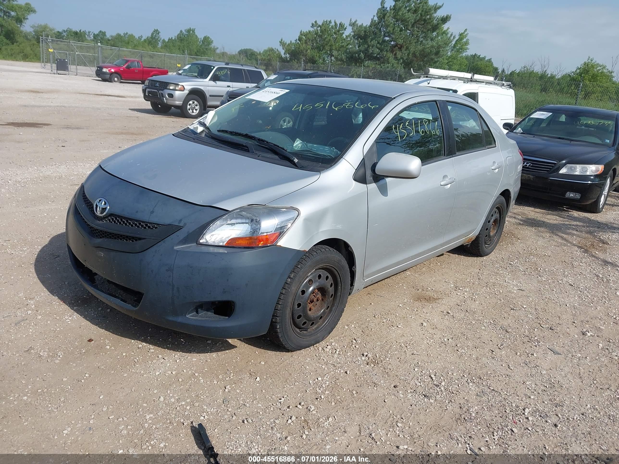 2008 Toyota Yaris   Silver vin: JTDBT923084040417