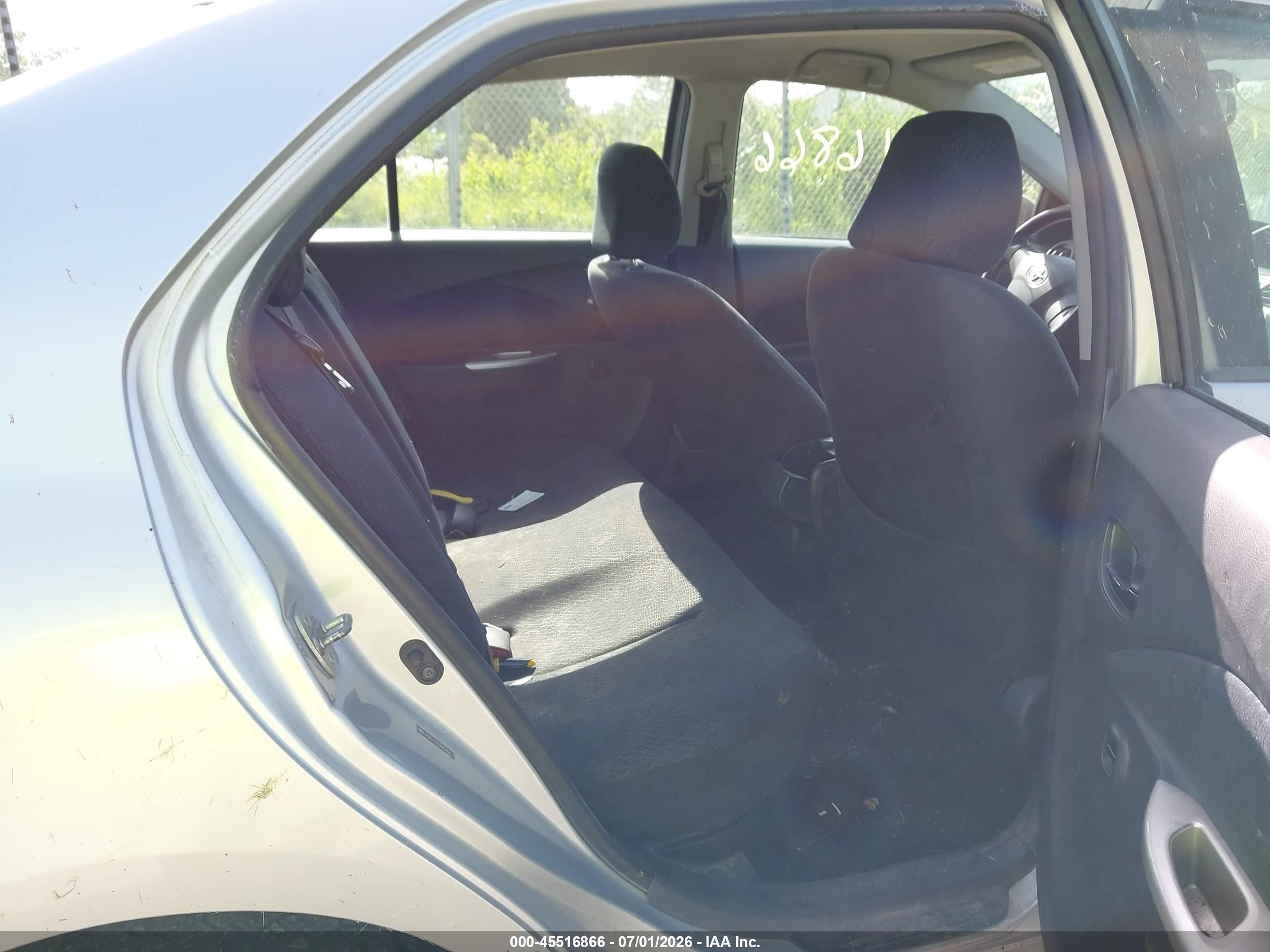 2008 Toyota Yaris   Silver vin: JTDBT923084040417
