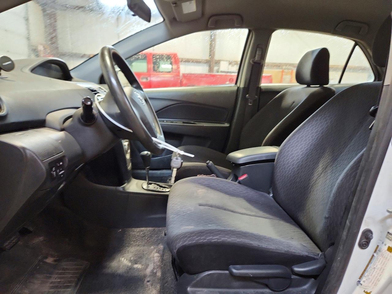 2009 Toyota Yaris Base White vin: JTDBT923091341773
