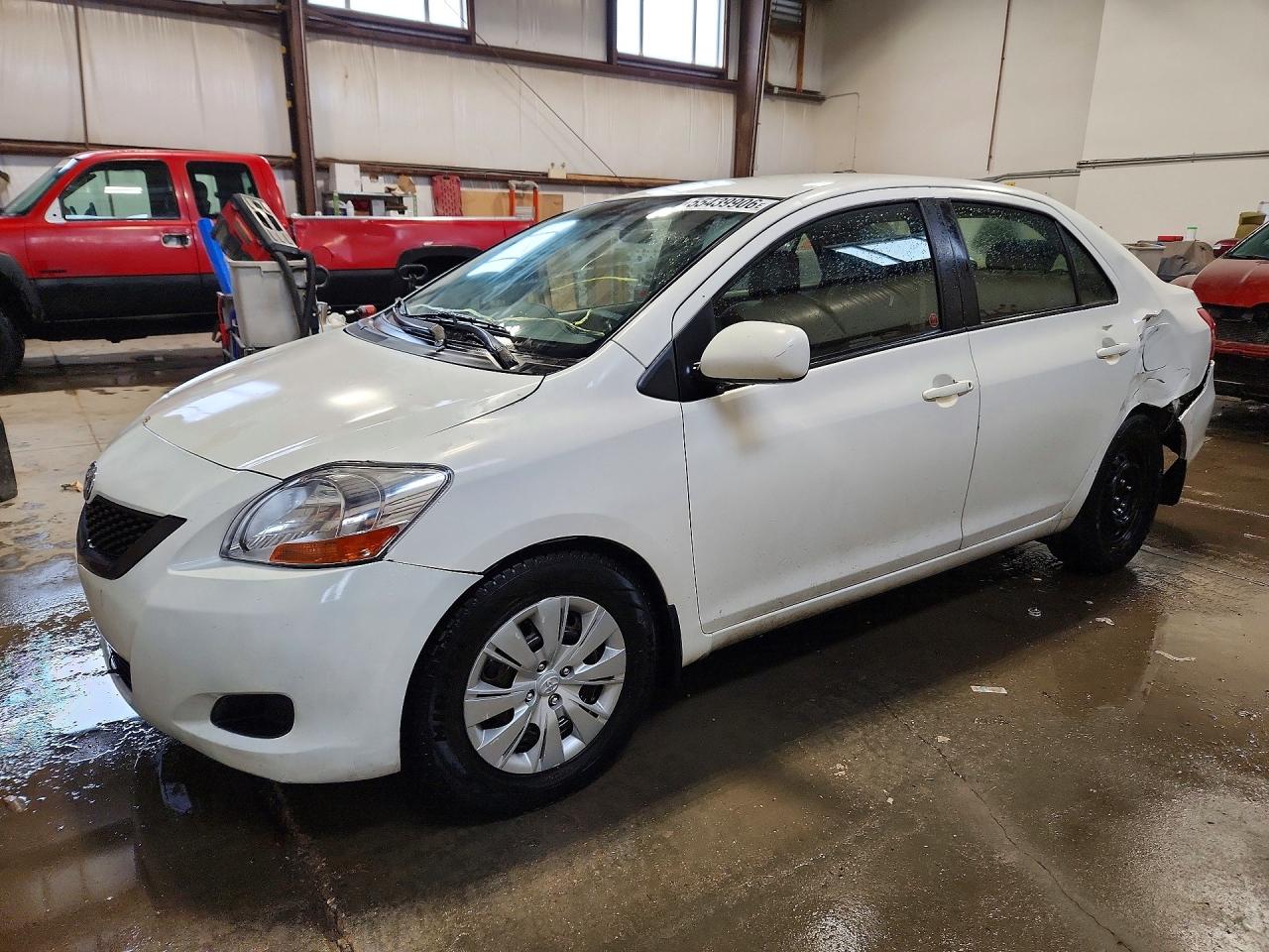 2009 Toyota Yaris Base Белый vin: JTDBT923091341773