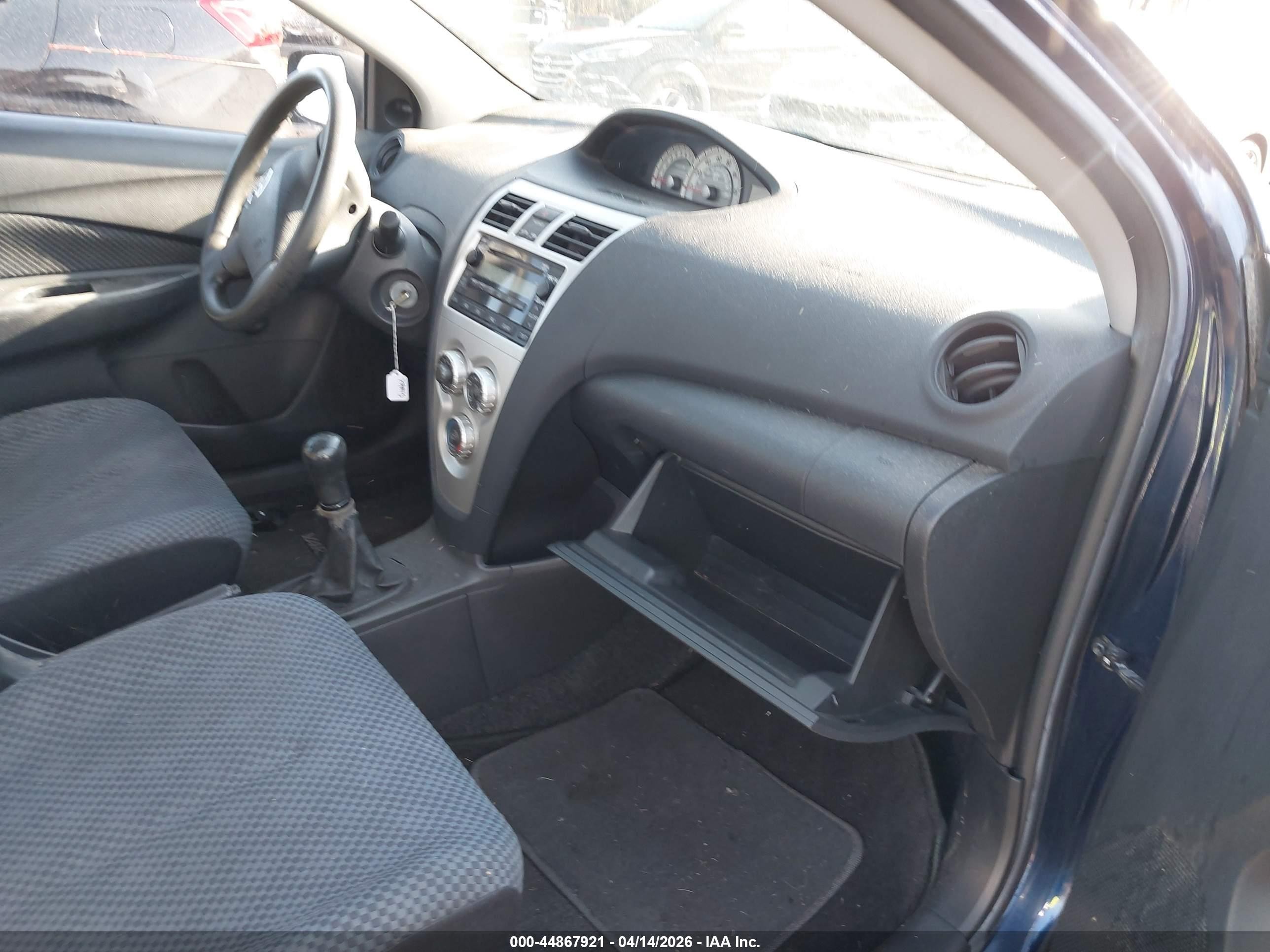 2007 Toyota Yaris   Синий vin: JTDBT923371018721