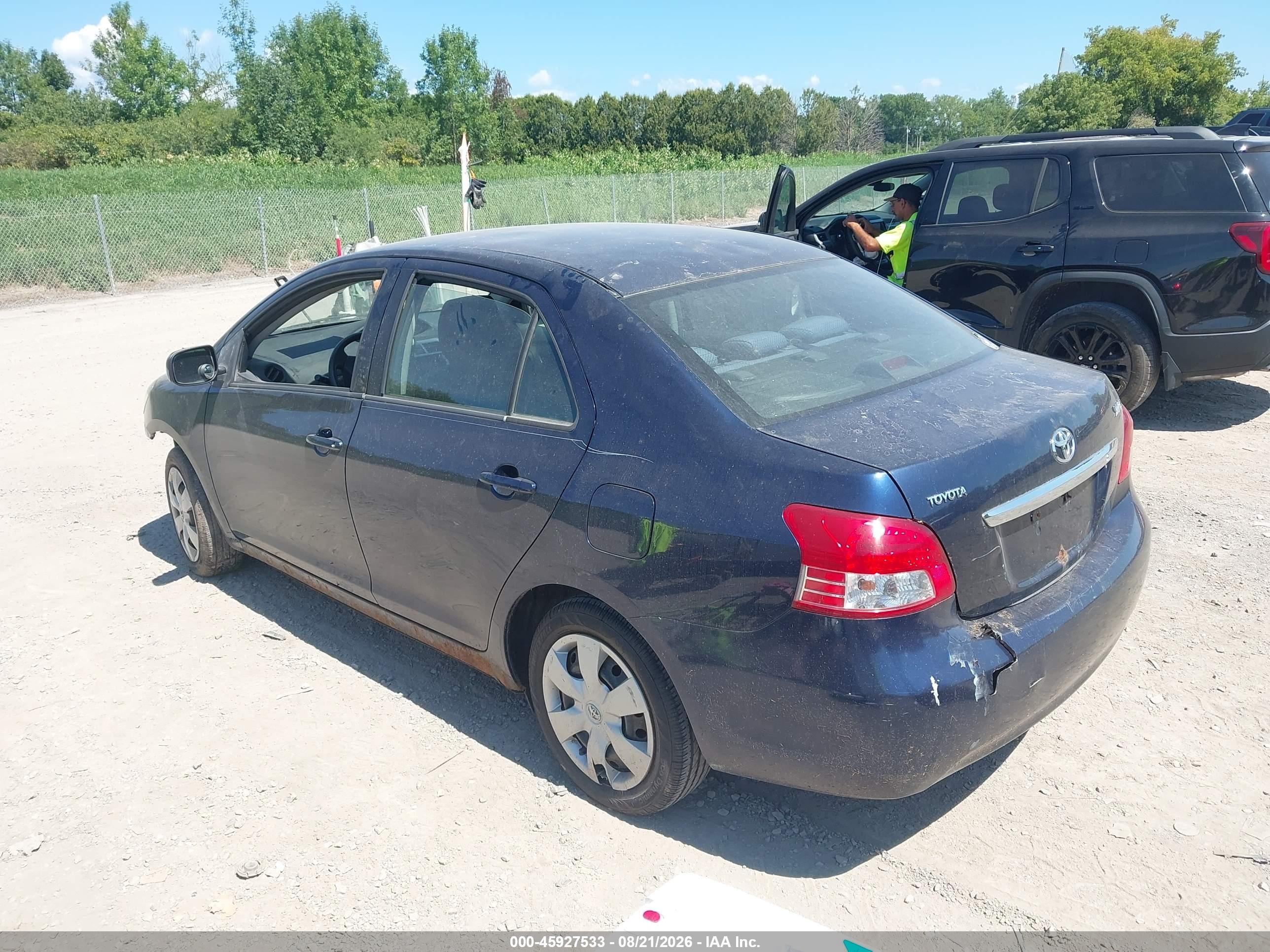 2007 Toyota Yaris   Синий vin: JTDBT923371130399